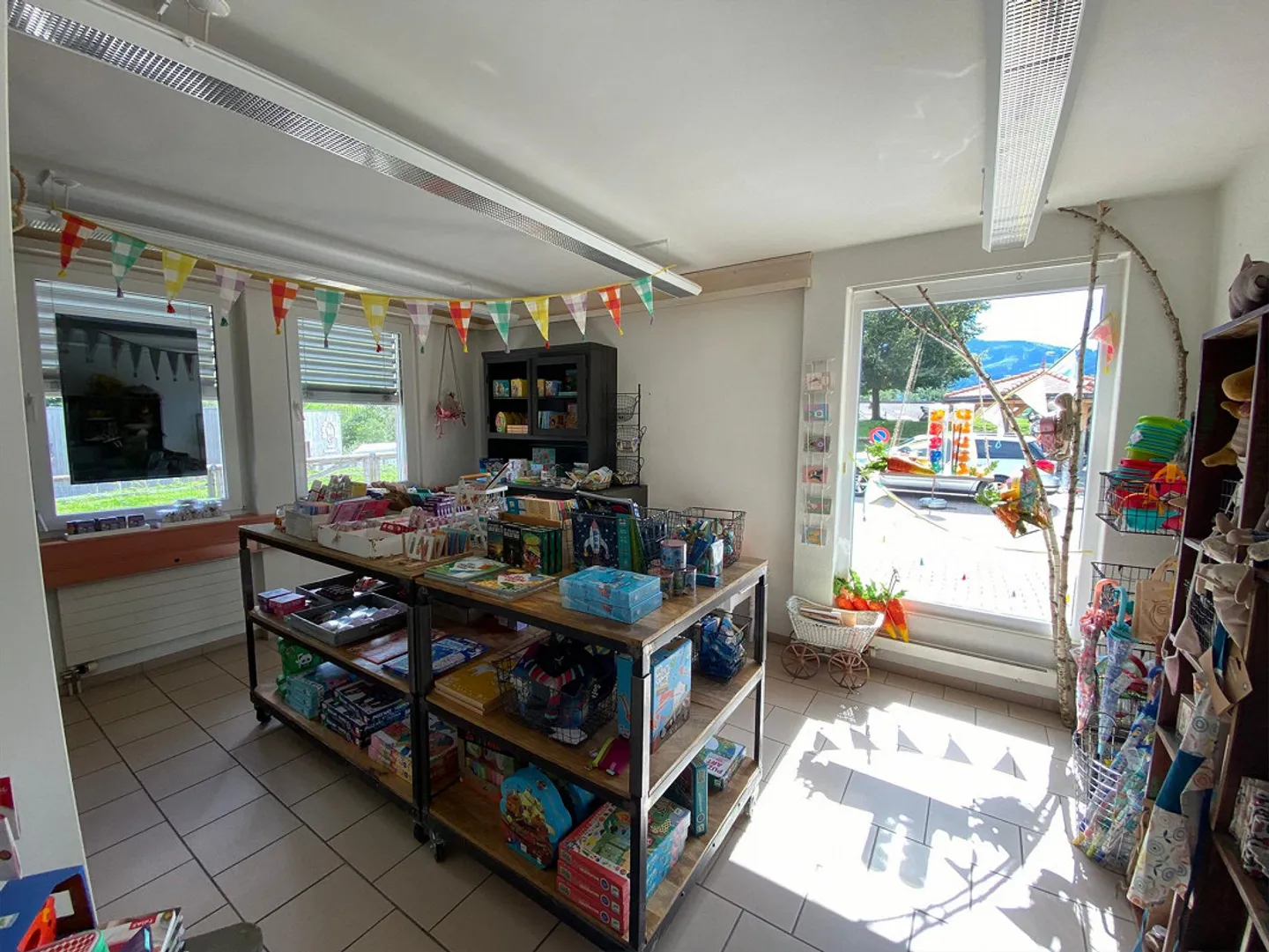 Commercial Spaces & Offices - Photo 10 of 24