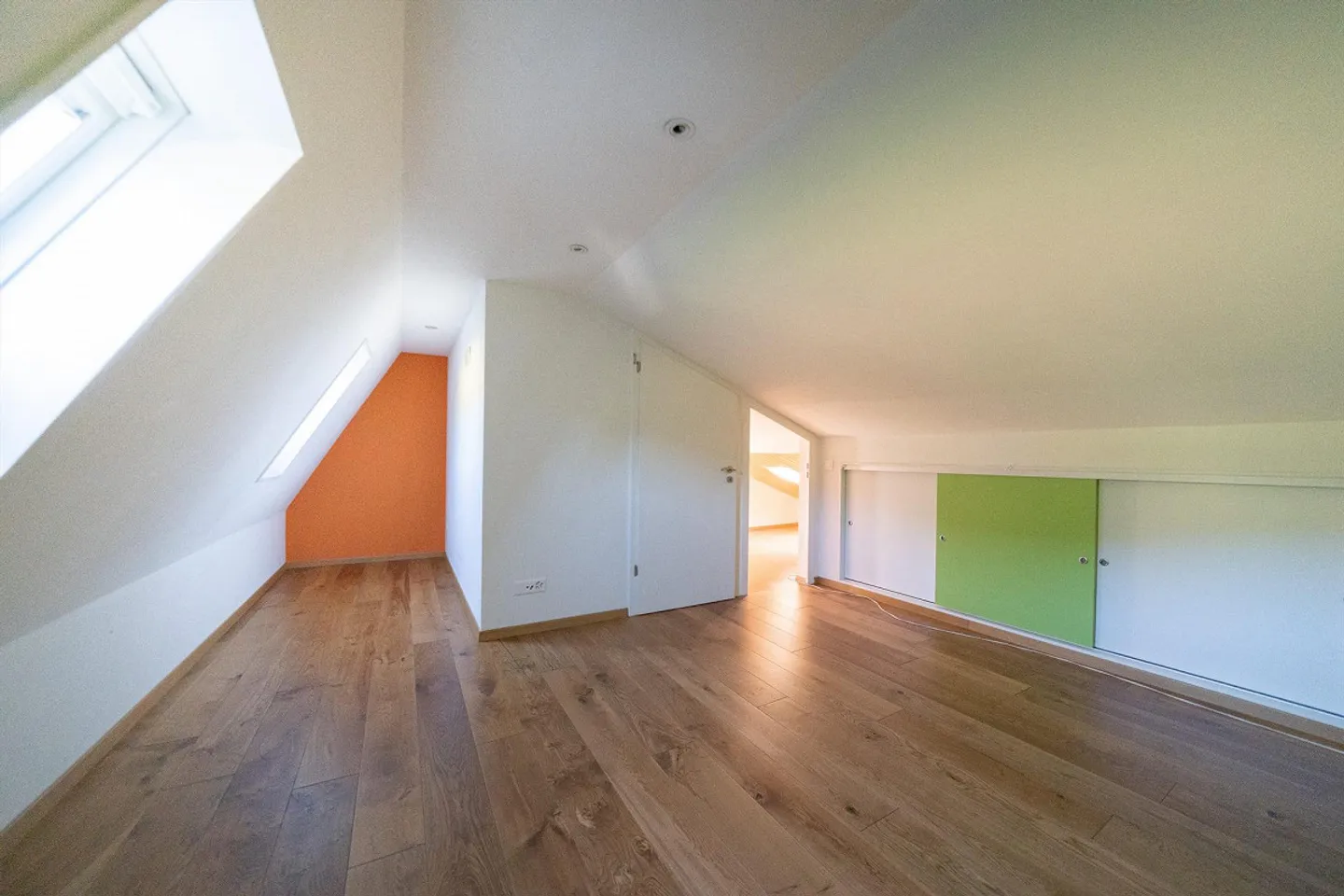Well-maintained row family house - Photo 12 of 16