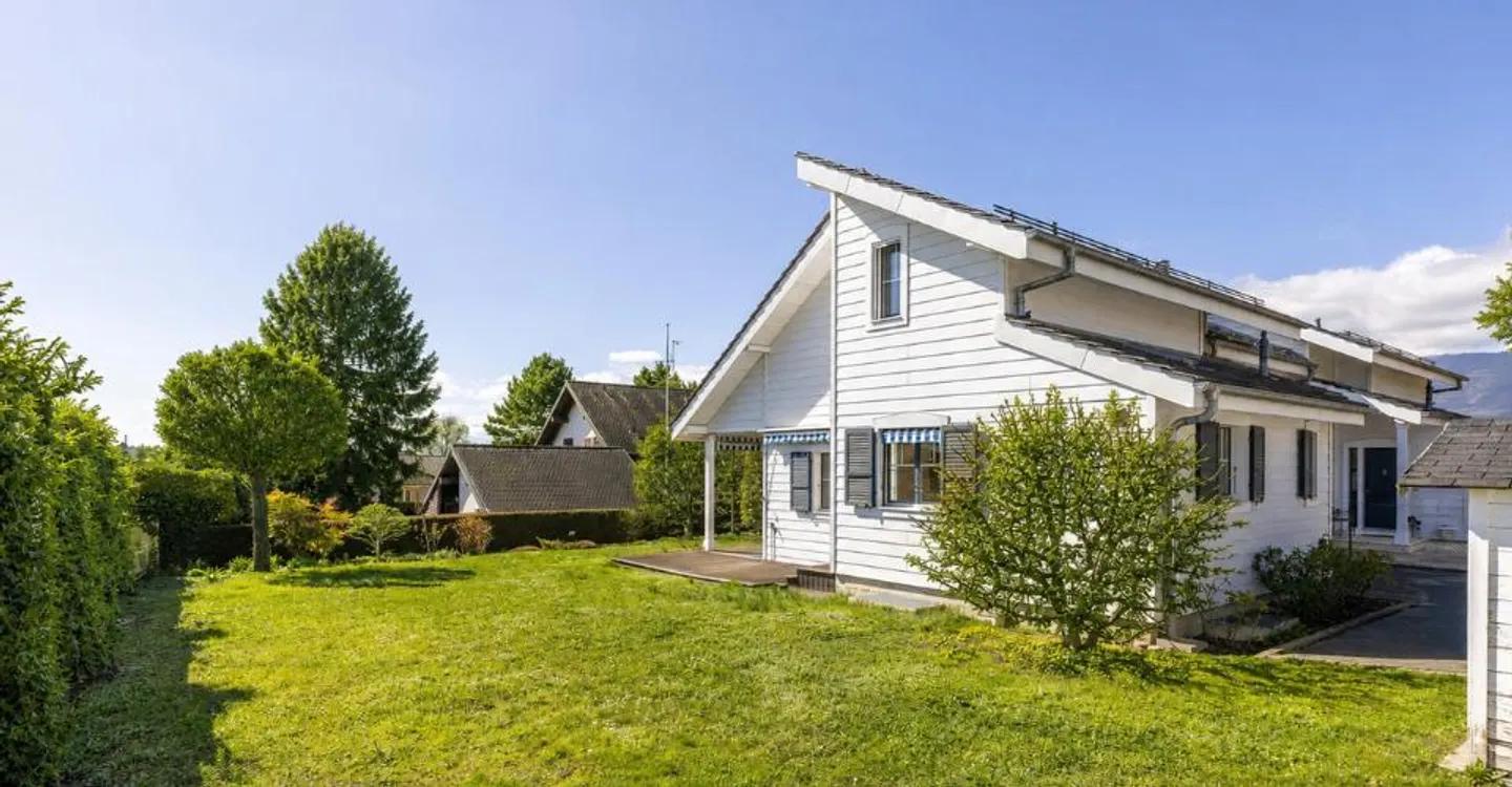 Charming Semi-Detached Villa - Photo 8 of 11