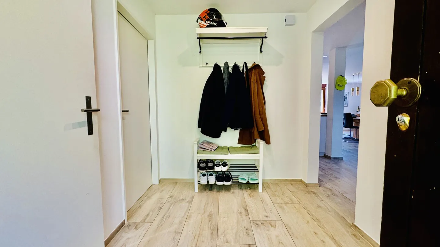 Gepflegtes 4.5-Zimmer EFH mit Garten, Sitzplatz, 2 Nasszellen, Garagenbox und Parkplatz - Foto 7 von 13