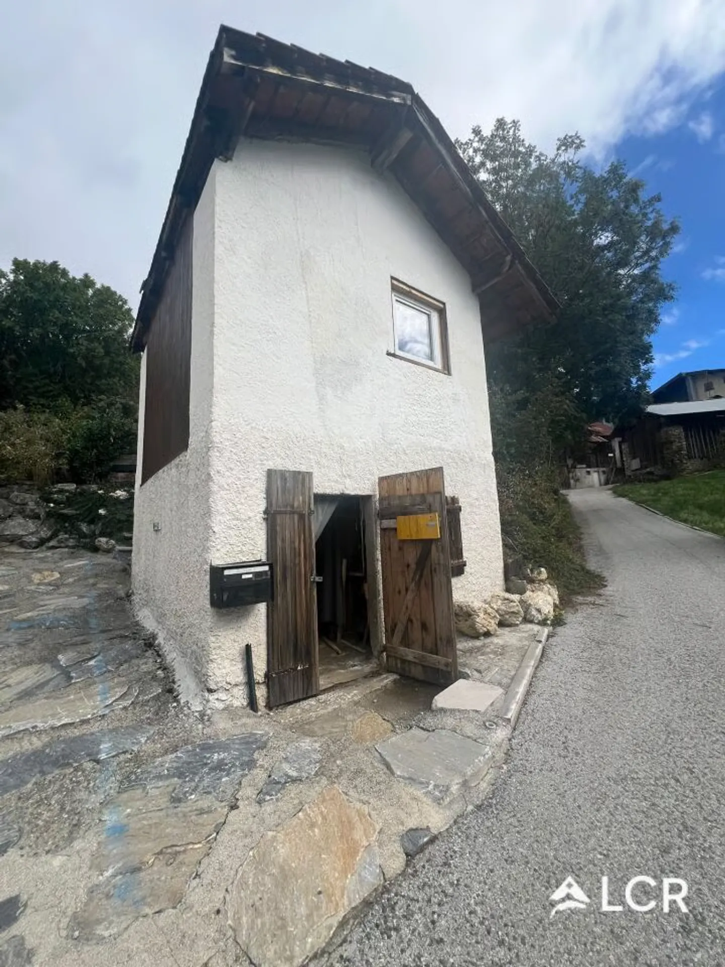 Schöne atypische Wohnung in Saviese / 3 Schlafzimmer / 1 Badezimmer / 1 Balkon / 3 Parkplätze / 1 Schuppen - Foto 7 von 13