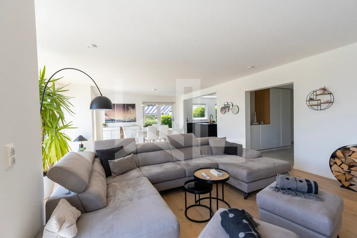 Contemporary Property with a View - Photo 3 of 10