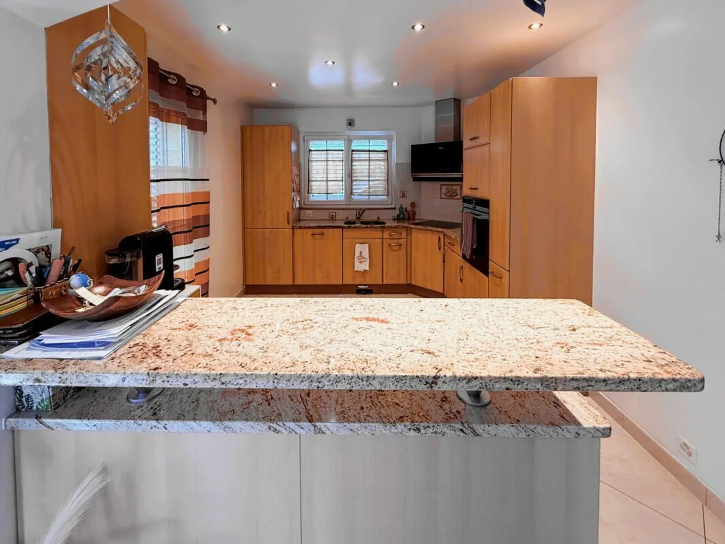 Stunning 4.5-room attached house with private garden and fireplace. - Photo 2 of 18