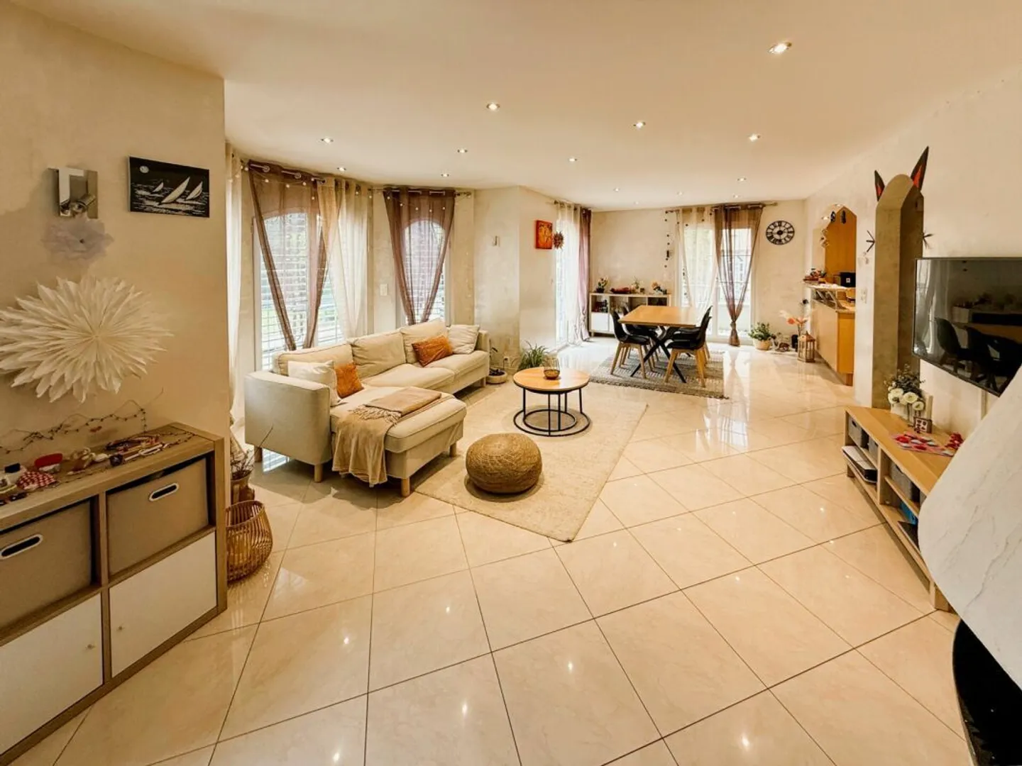 Stunning 4.5-room attached house with private garden and fireplace. - Photo 4 of 18