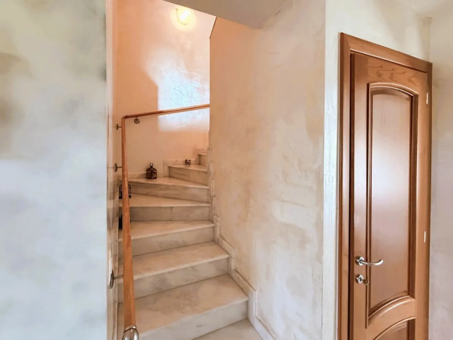 Stunning 4.5-room attached house with private garden and fireplace. - Photo 6 of 18