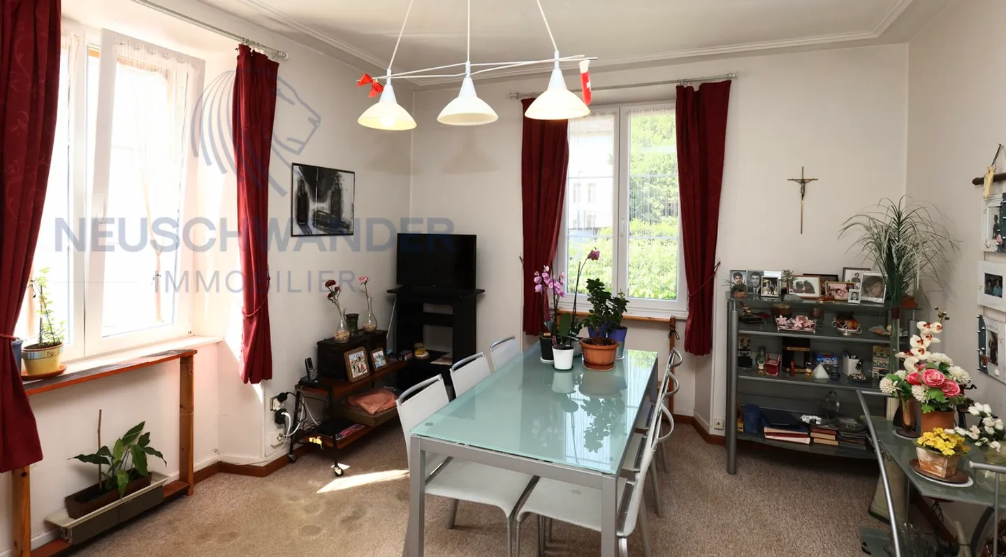Building with two well-located apartments, close to all services - Photo 3 of 8