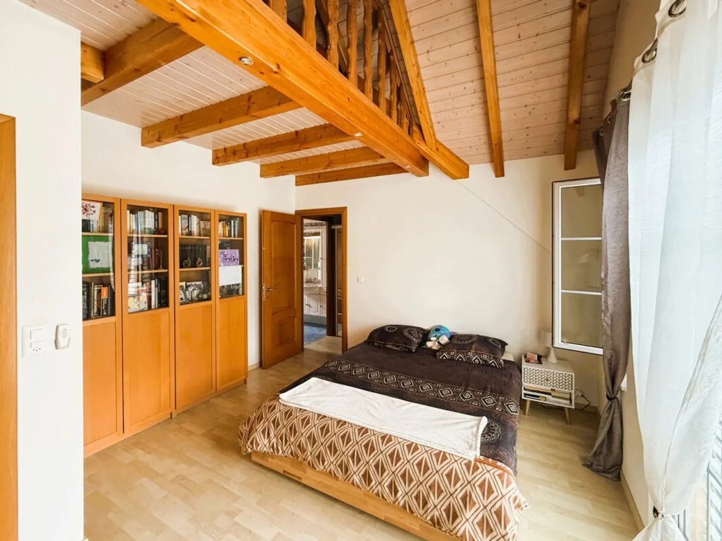 Stunning 4.5-room attached house with private garden and fireplace. - Photo 8 of 18