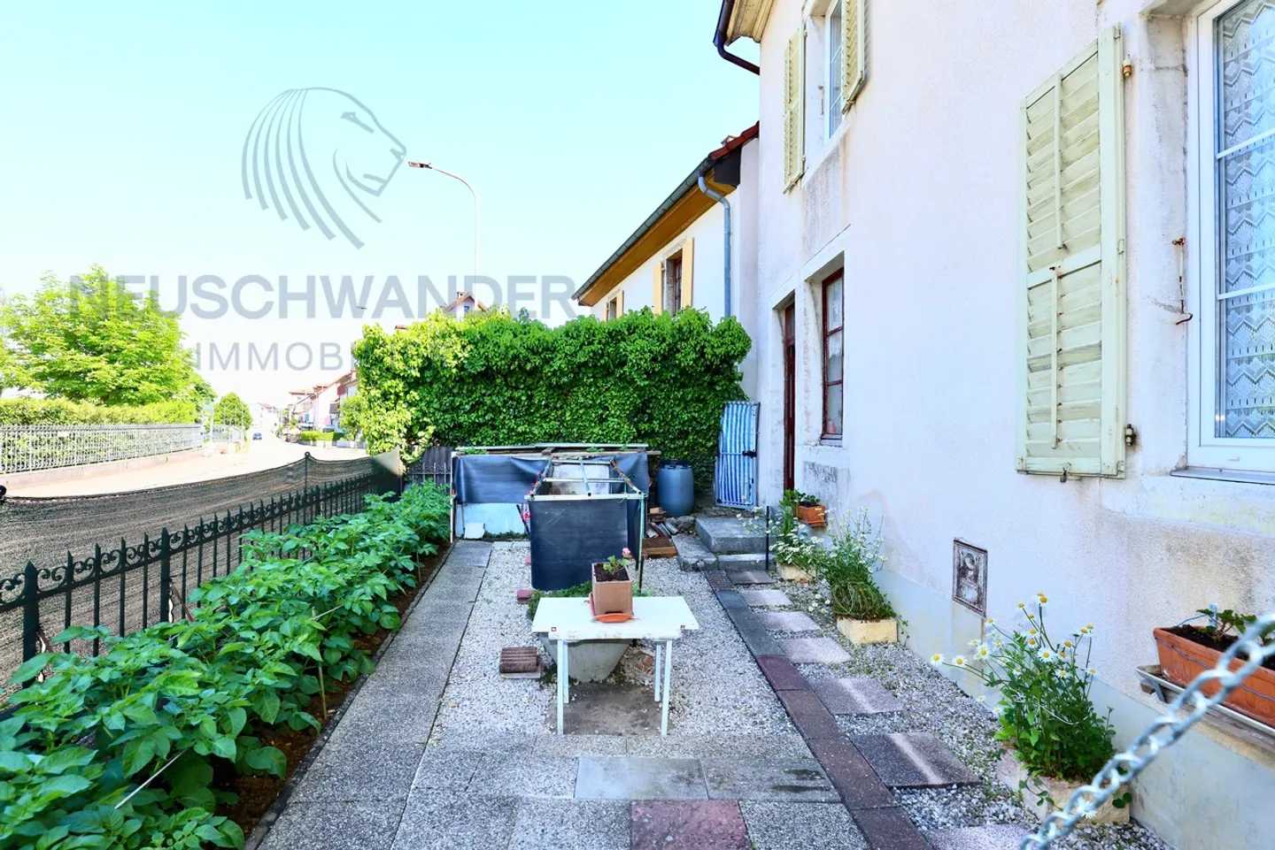 Building with two well-located apartments, close to all services - Photo 8 of 8
