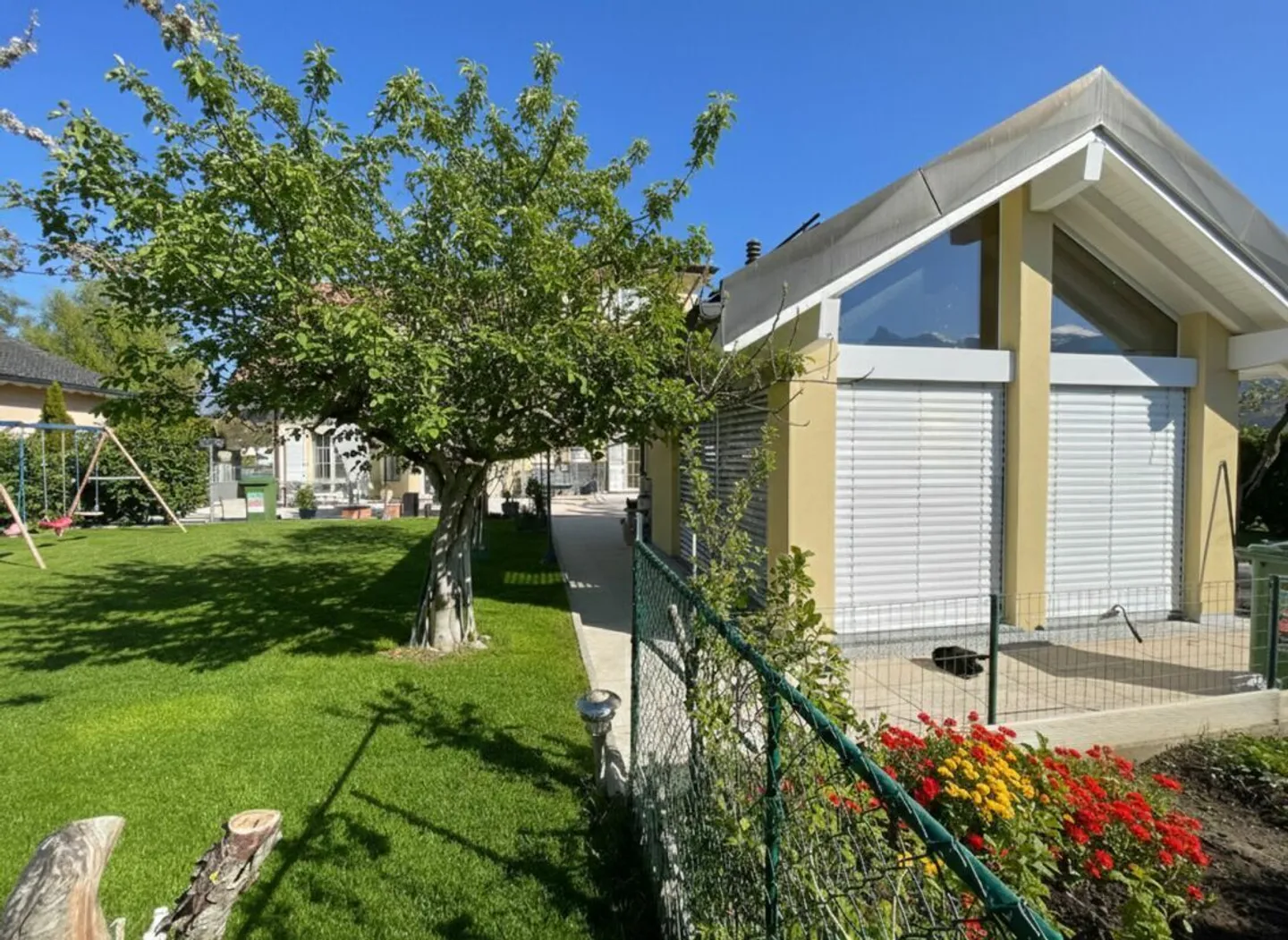 Stunning 4.5-room attached house with private garden and fireplace. - Photo 15 of 18