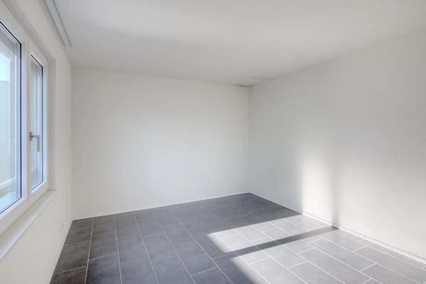 Appartement moderne avec grande terrasse - Photo 4 sur 6