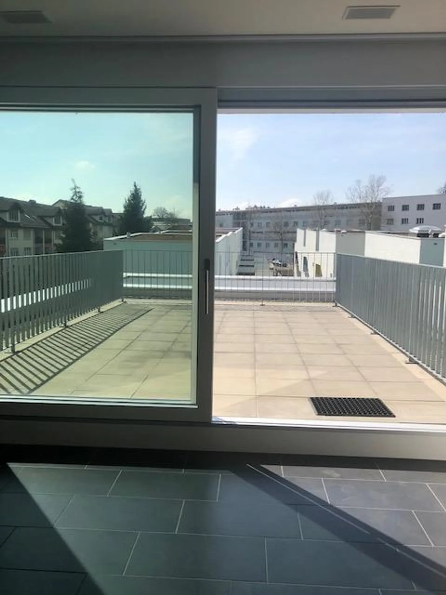 Appartement moderne avec grande terrasse - Photo 6 sur 6
