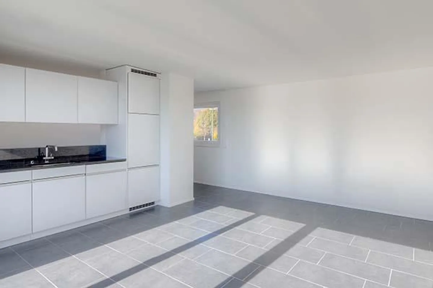 Appartement moderne avec grande terrasse - Photo 2 sur 6