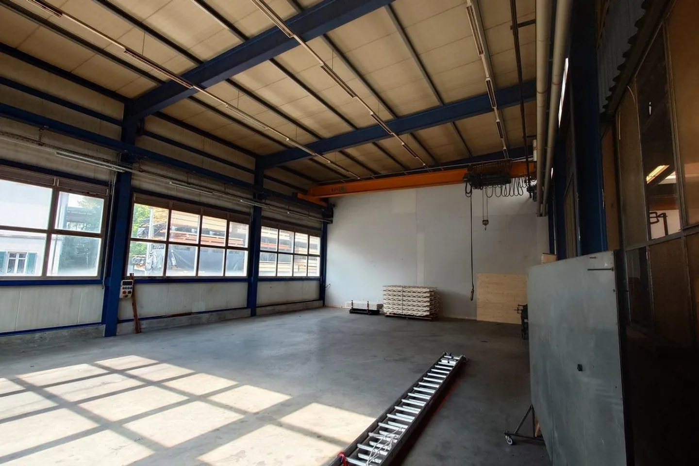 Produktionshalle nahe Grenze - Foto 4 von 5