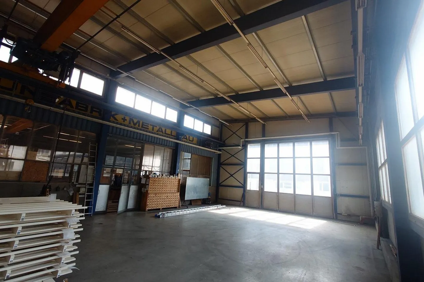 Produktionshalle nahe Grenze - Foto 3 von 5