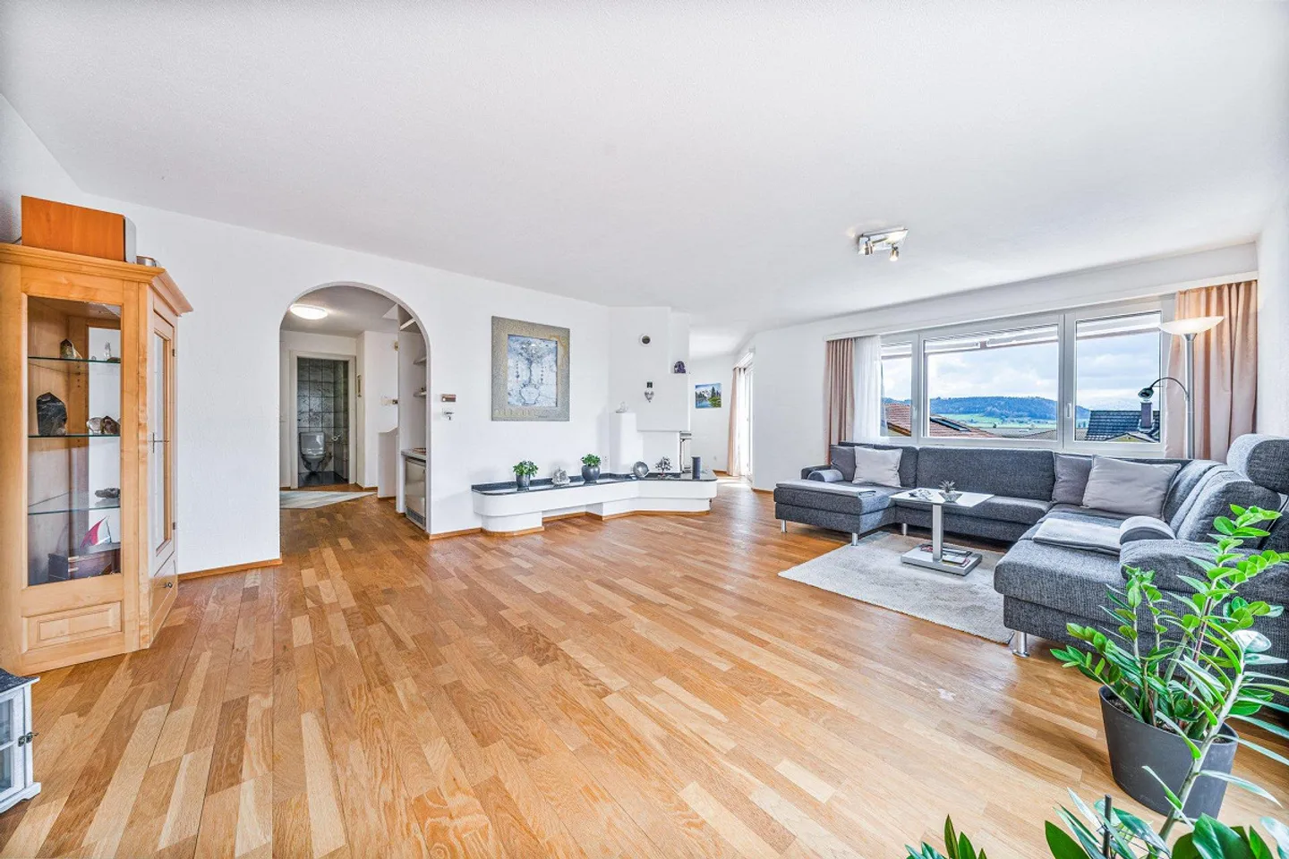 Charming Family Home with Garden - Photo 2 of 12