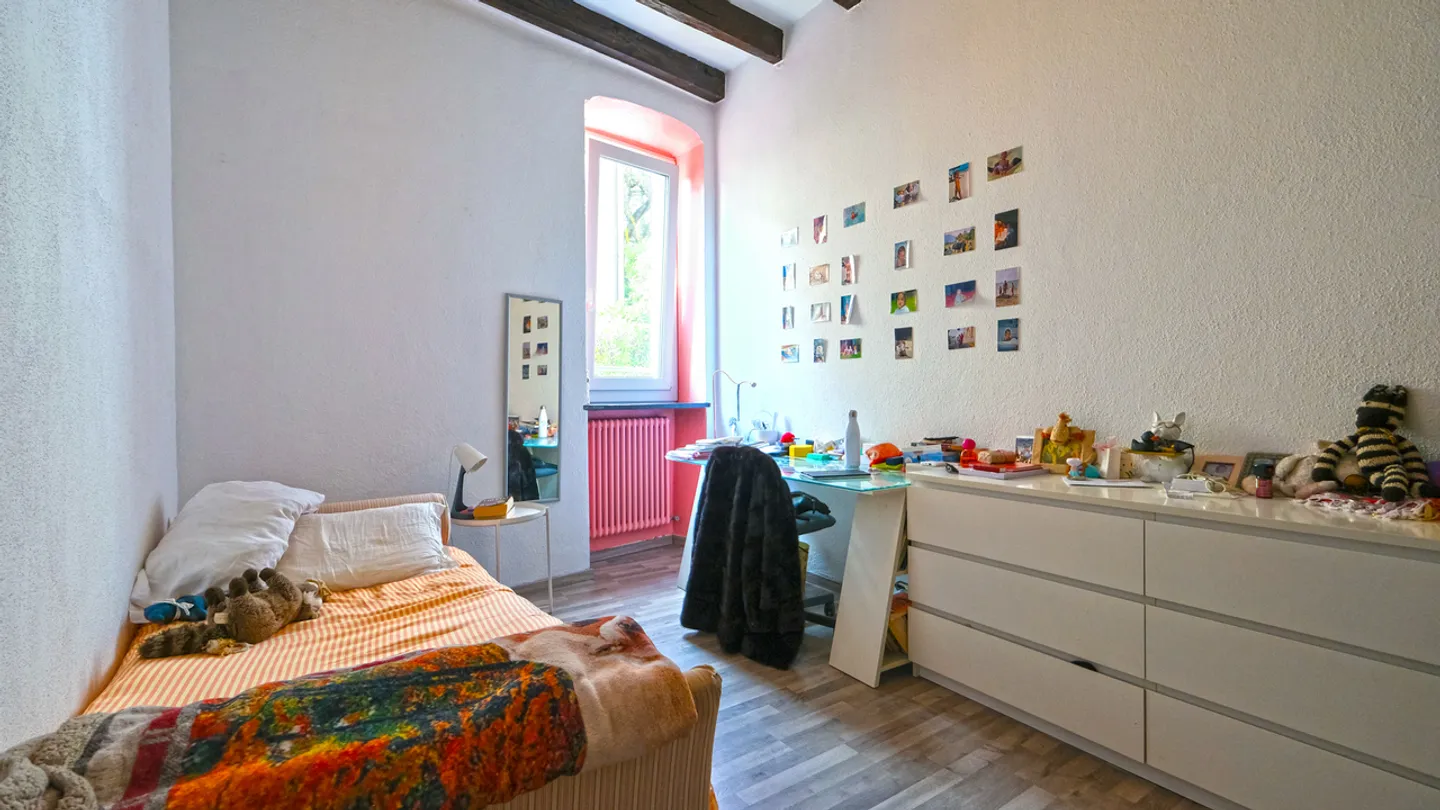 Magnificent apartment in historic house with outdoor courtyard - Photo 13 of 14