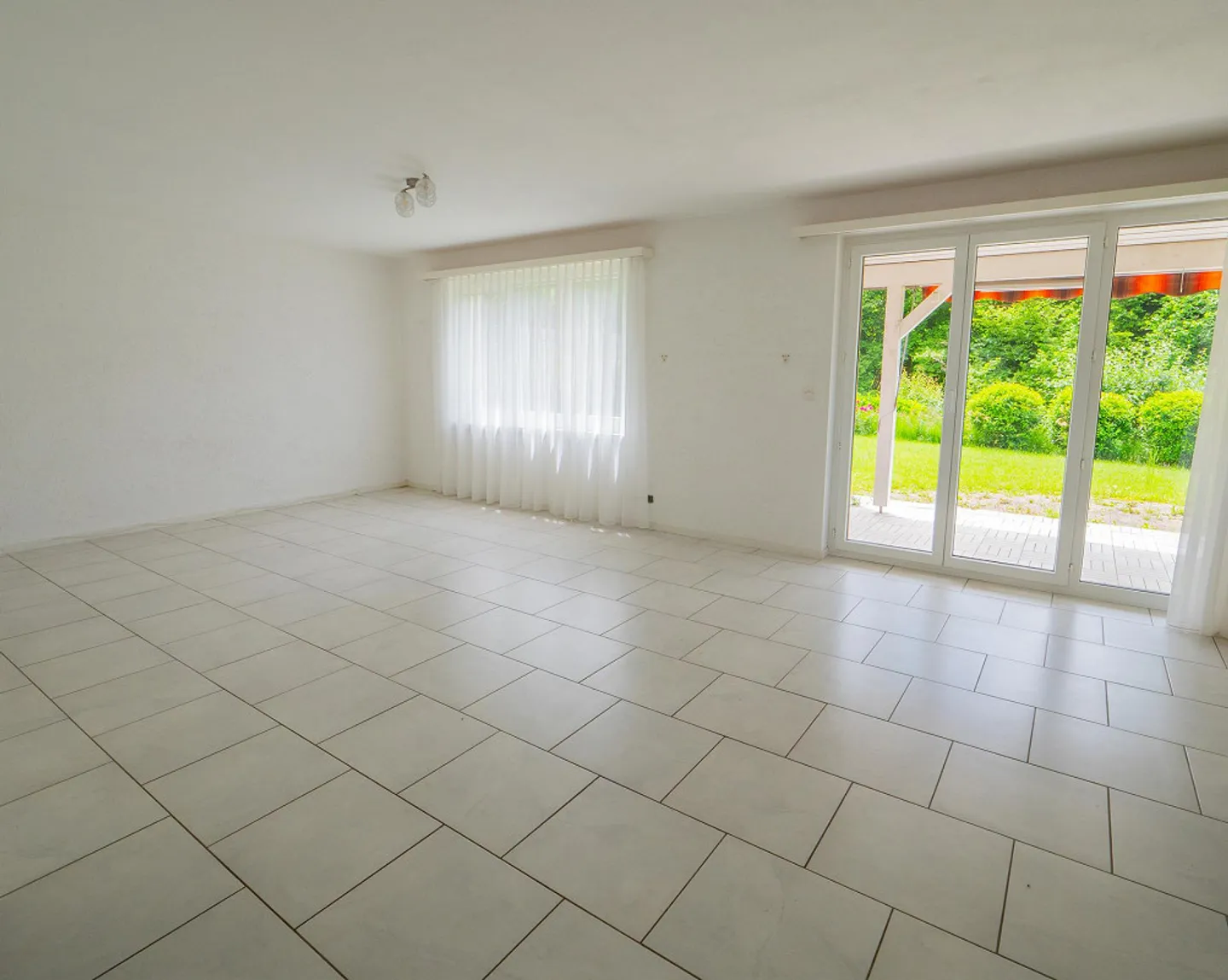 Single-family house with garden, seating area, double garage and Lake Constance view - Photo 7 of 29