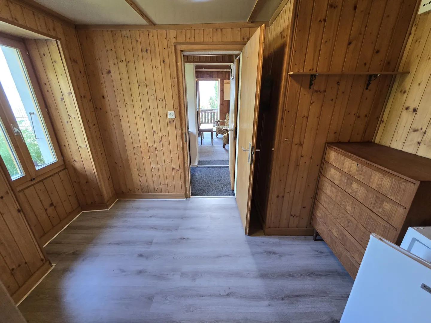 Casa bifamiliare con 3,5 stanze / Giardino, posti auto, cantina e box garage - Foto 8 di 10