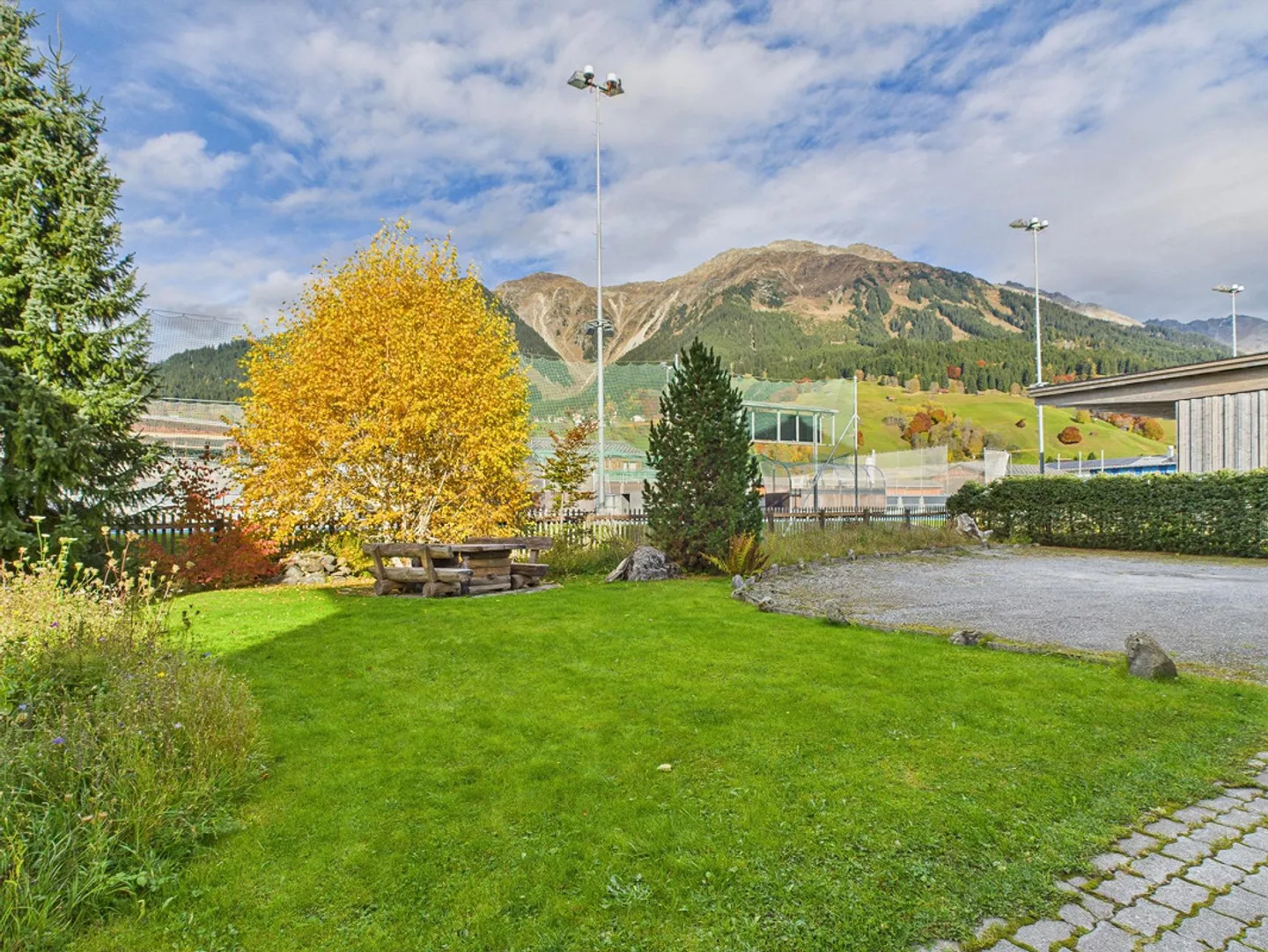 Bright 4.5-room apartment with fireplace in Klosters - 1st and 2nd residence... - Photo 12 of 14
