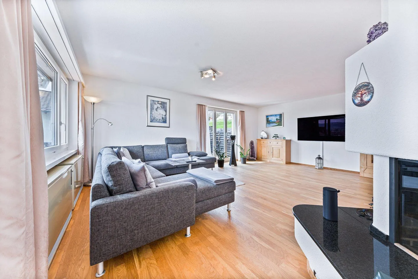 Charming Family Home with Garden - Photo 3 of 12