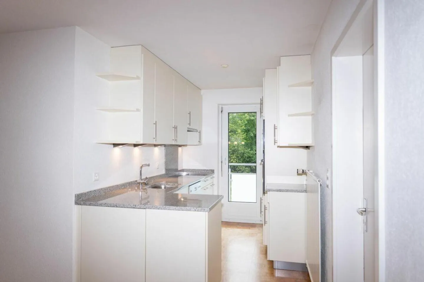 Appartement bien entretenu dans un quartier calme incluant 1 place de parking - Photo 4 sur 10