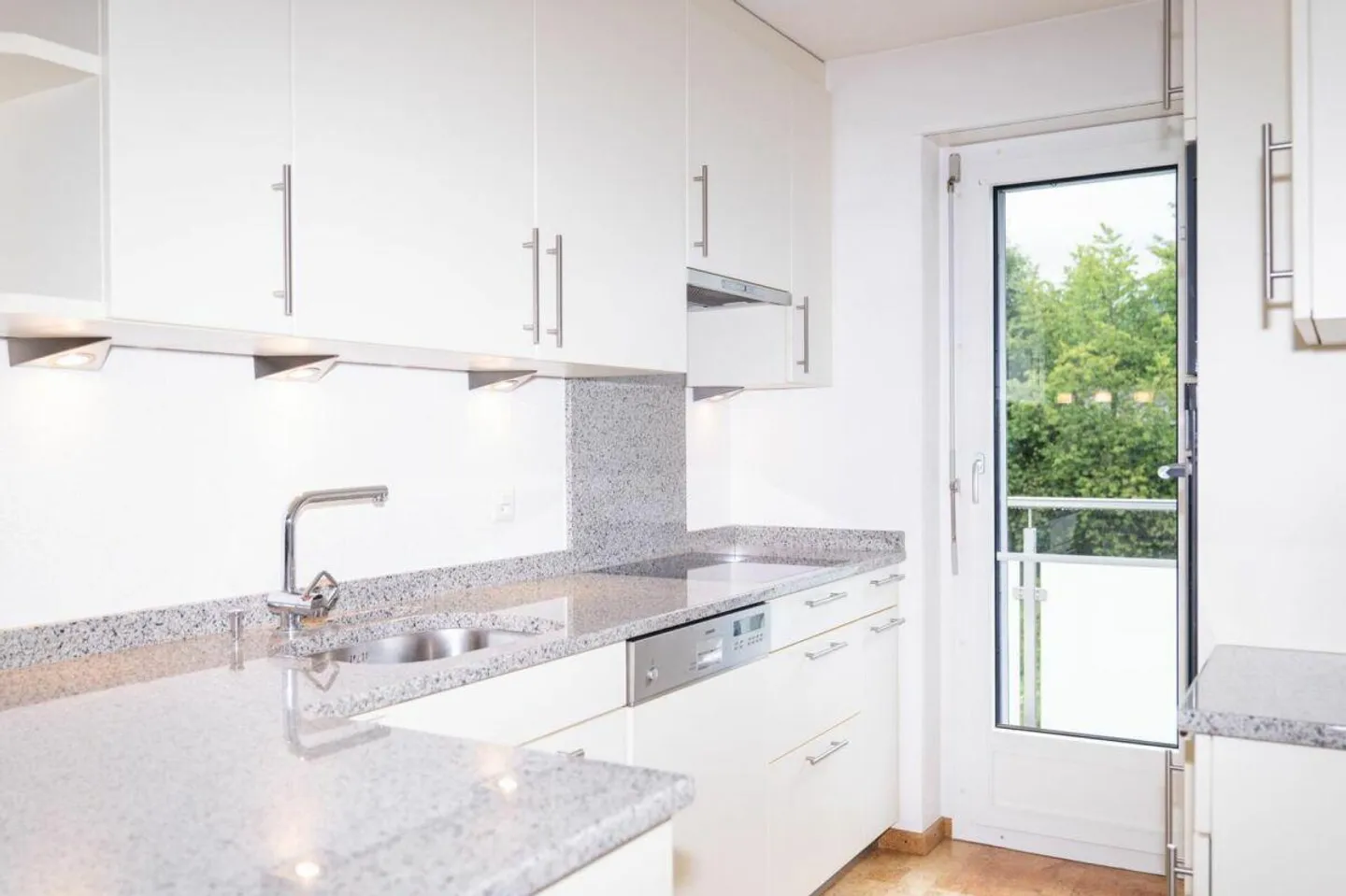 Appartement bien entretenu dans un quartier calme incluant 1 place de parking - Photo 5 sur 10