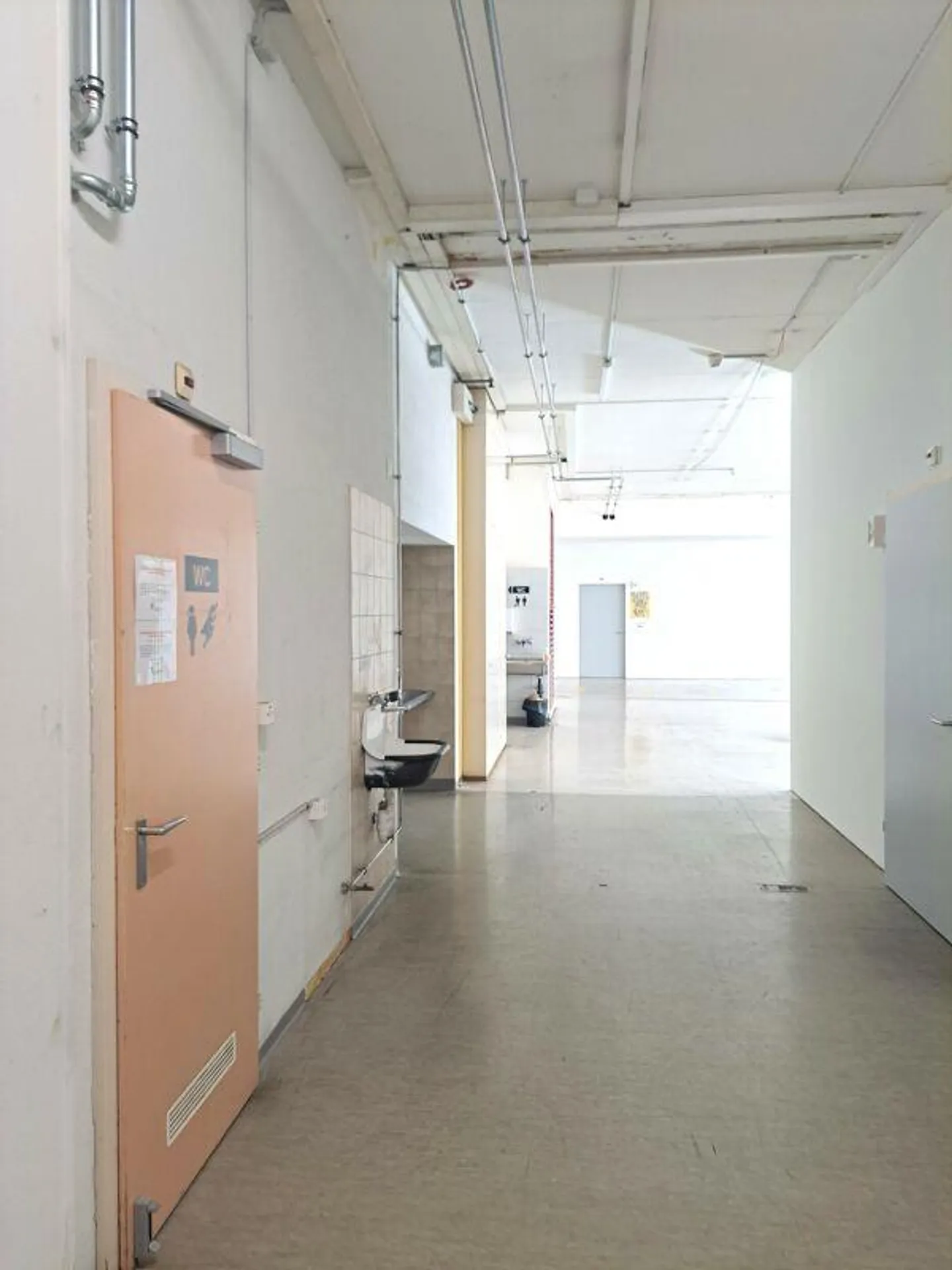 Spazi per uffici e atelier flessibili direttamente sul Reno - Foto 3 di 10