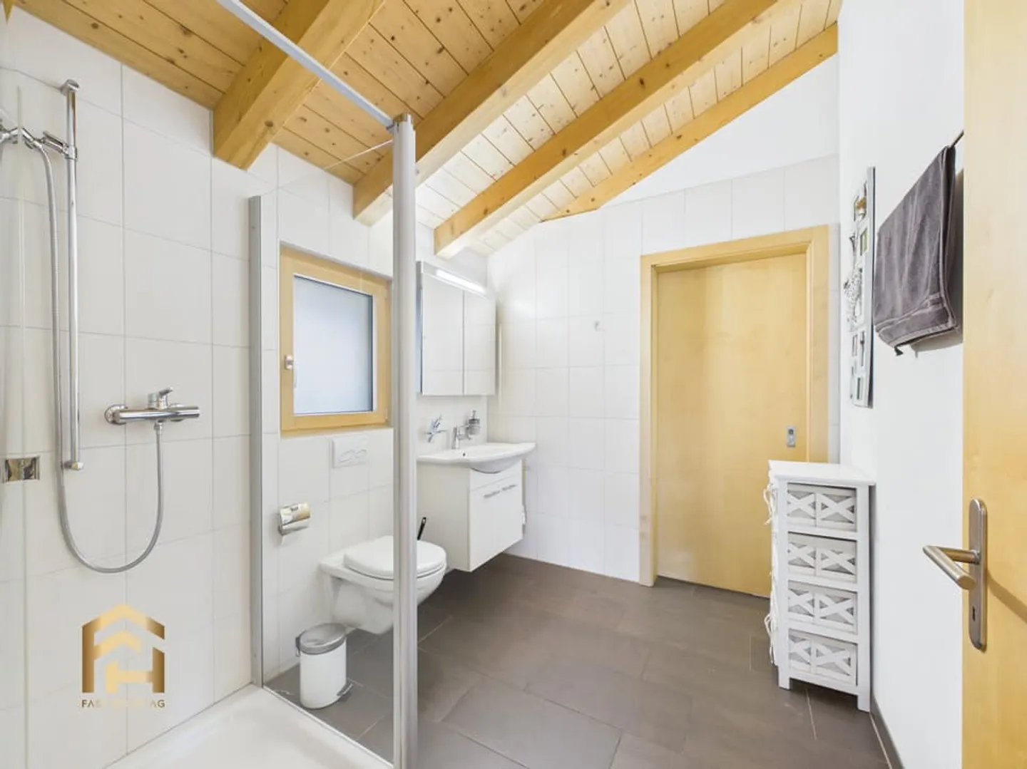Maison individuelle moderne et lumineuse avec un espace généreux - Photo 7 sur 13