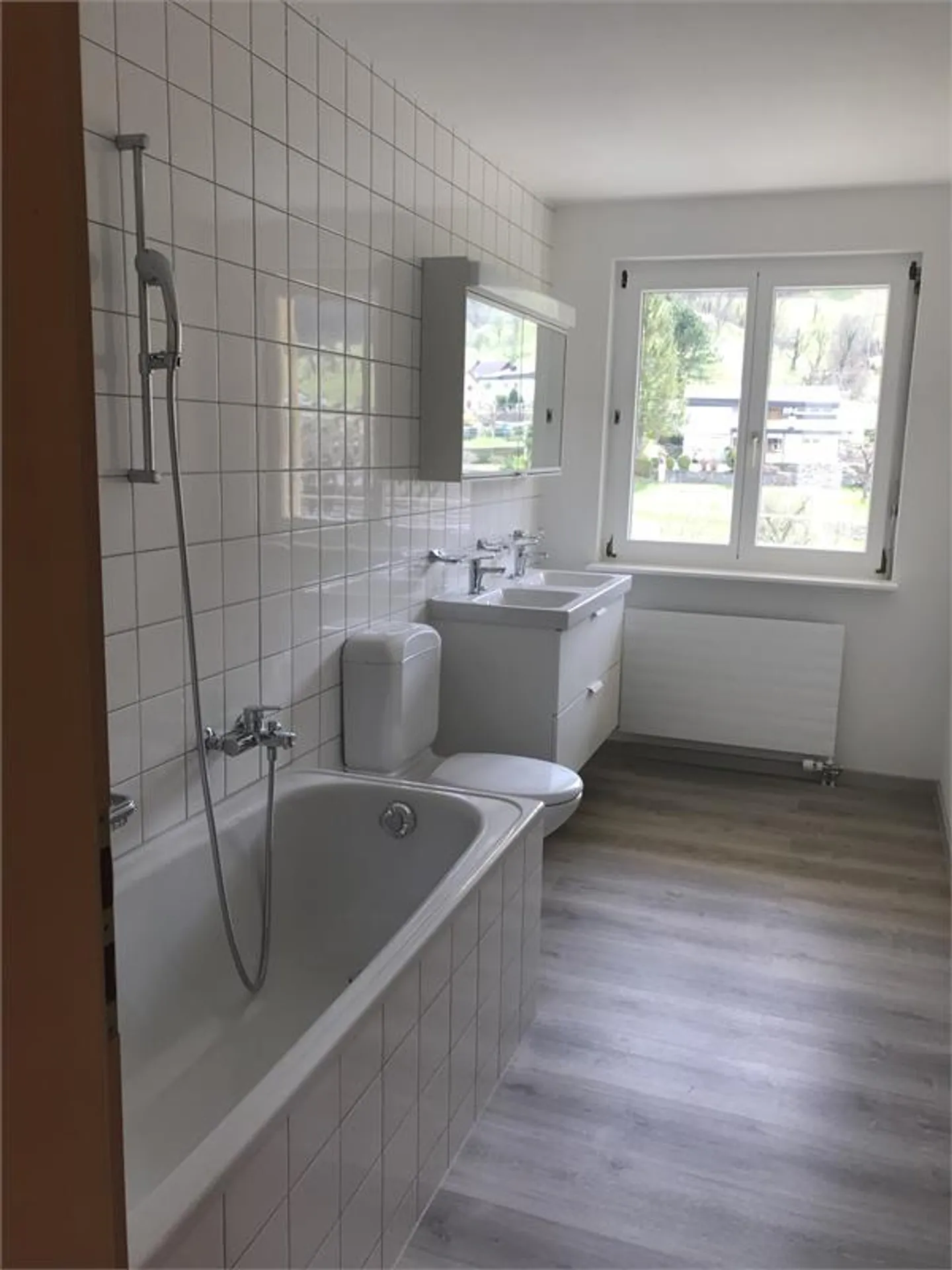 Casa unifamiliare sulla pendenza soleggiata - Foto 6 di 13