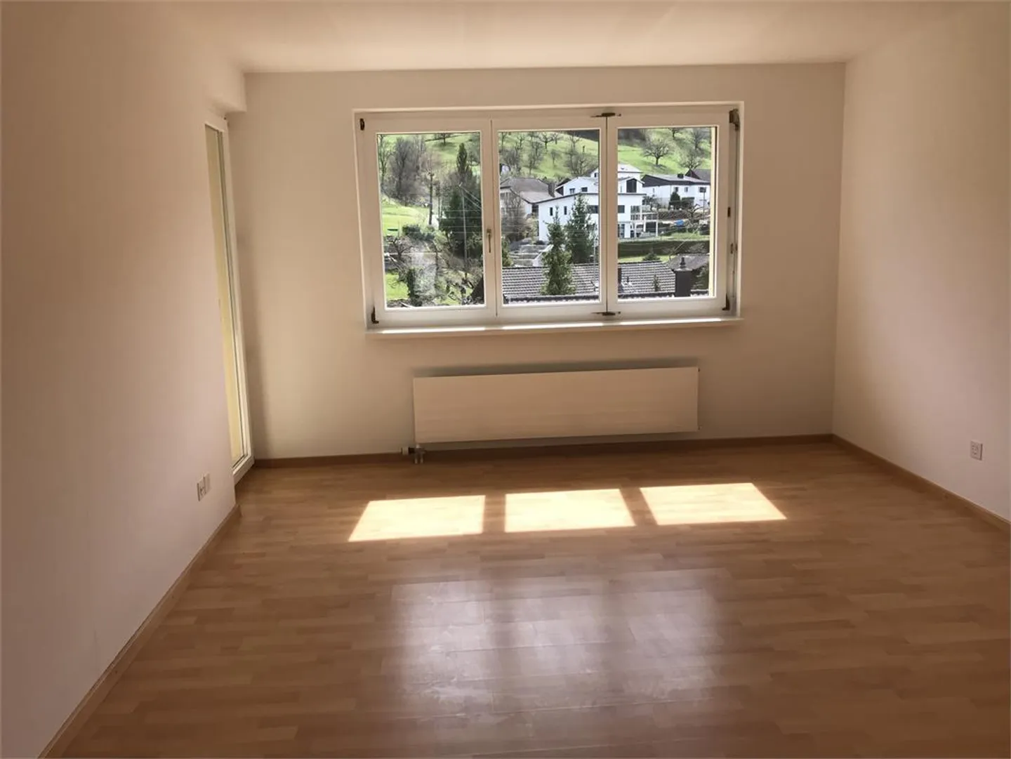 Casa unifamiliare sulla pendenza soleggiata - Foto 8 di 13
