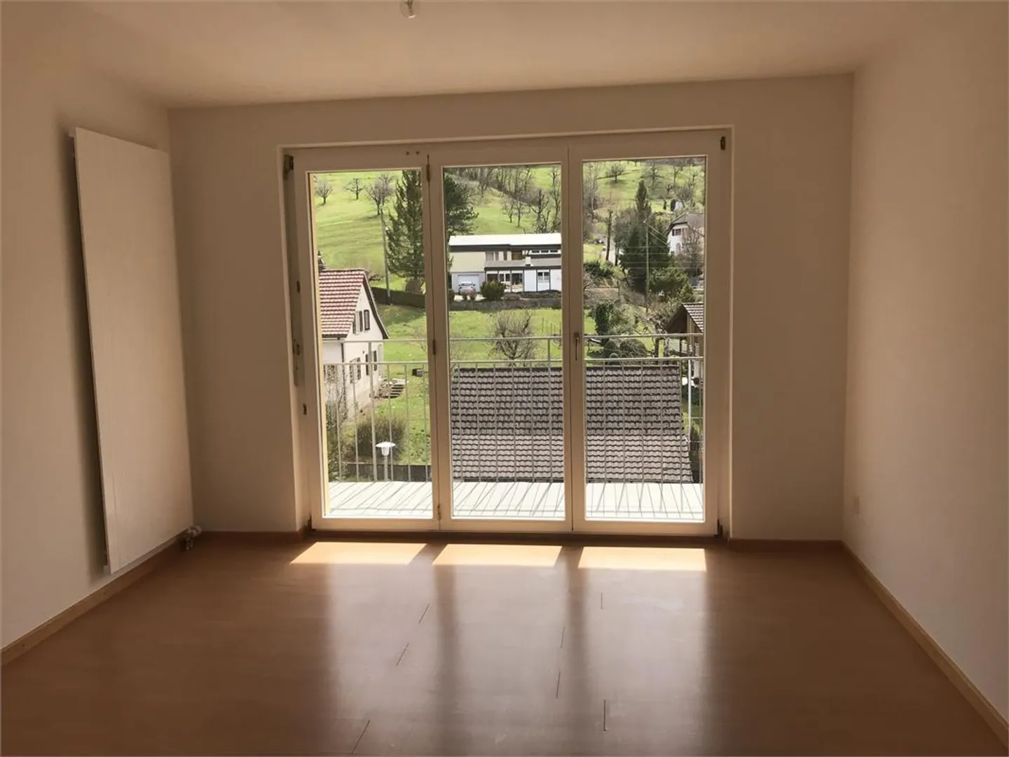 Casa unifamiliare sulla pendenza soleggiata - Foto 9 di 13