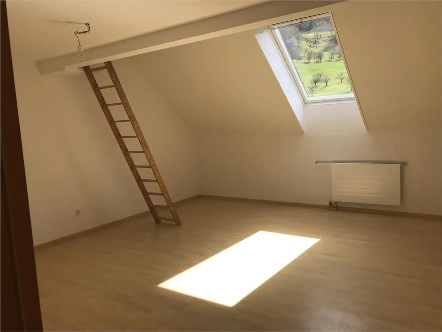 Casa unifamiliare sulla pendenza soleggiata - Foto 11 di 13
