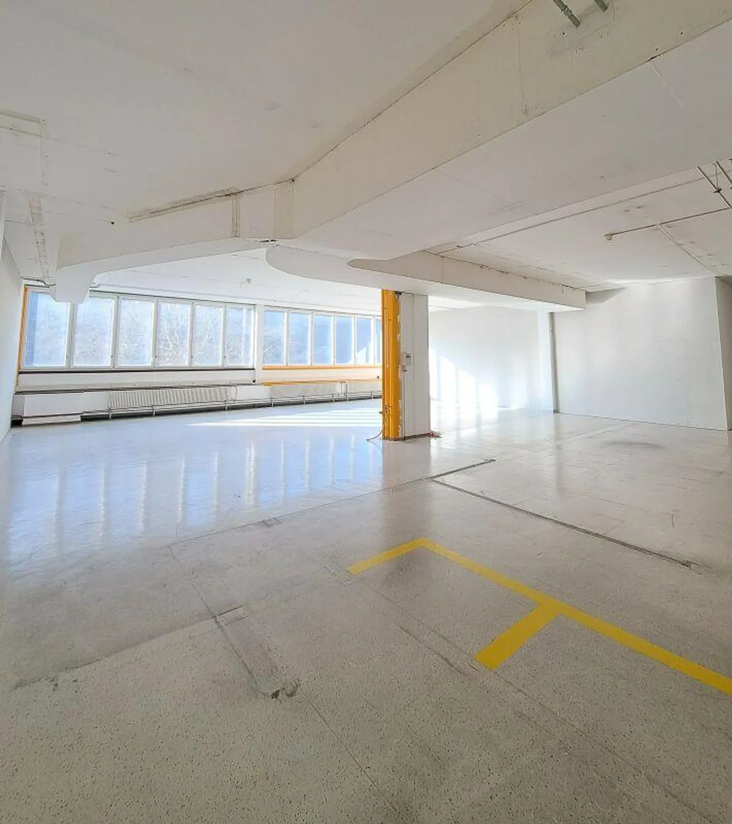 Spazi per uffici e atelier flessibili direttamente sul Reno - Foto 2 di 10