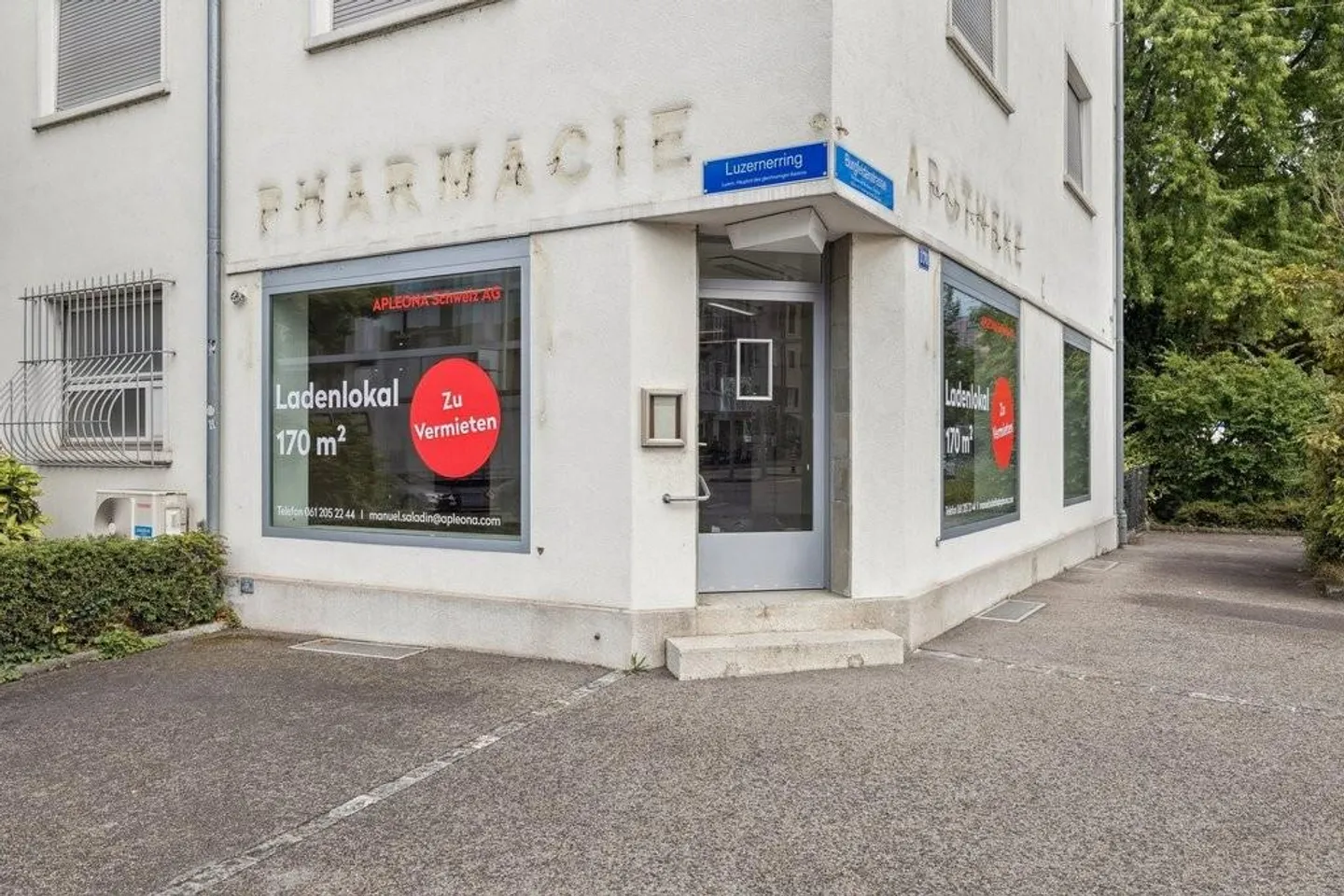 Belles locaux commerciaux/bureaux avec espace extérieur devant la propriété - Photo 1 sur 12