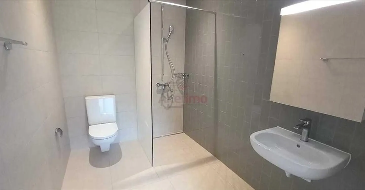 Modern Apartment with Scenic Views - Photo 10 of 12