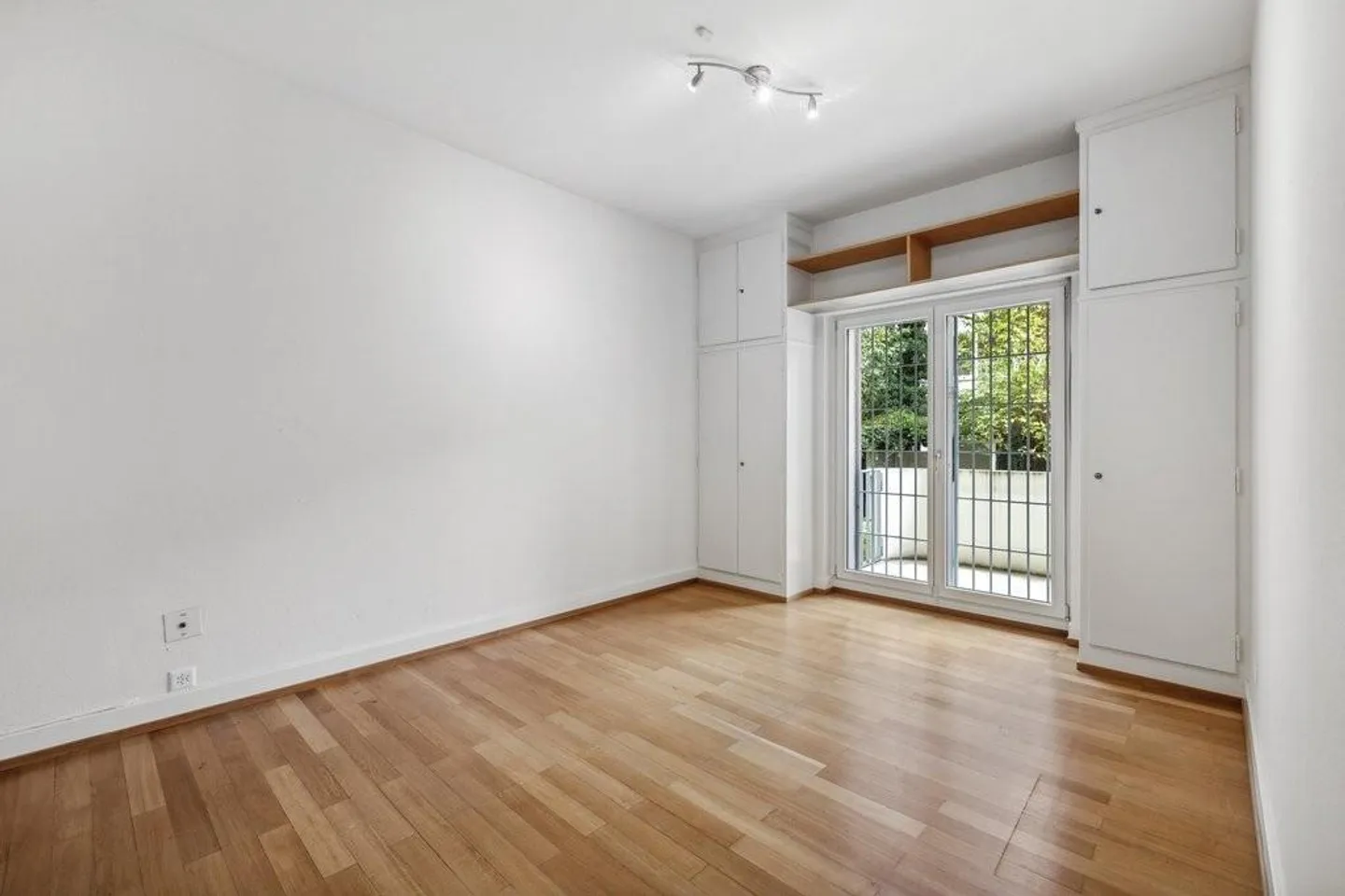 Belles locaux commerciaux/bureaux avec espace extérieur devant la propriété - Photo 6 sur 12