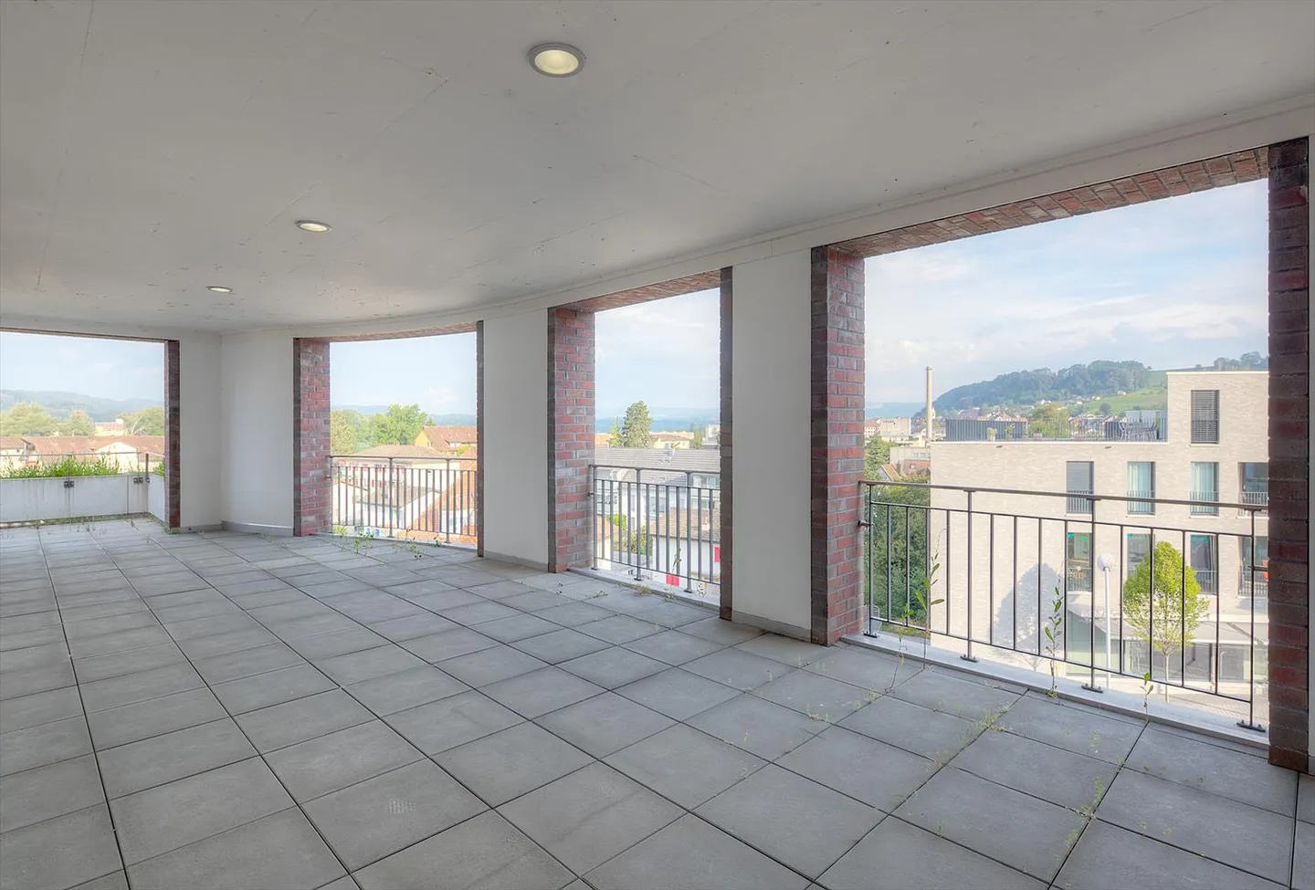 Living at a lofty height with a spacious terrace of 91 m² - Photo 7 of 7