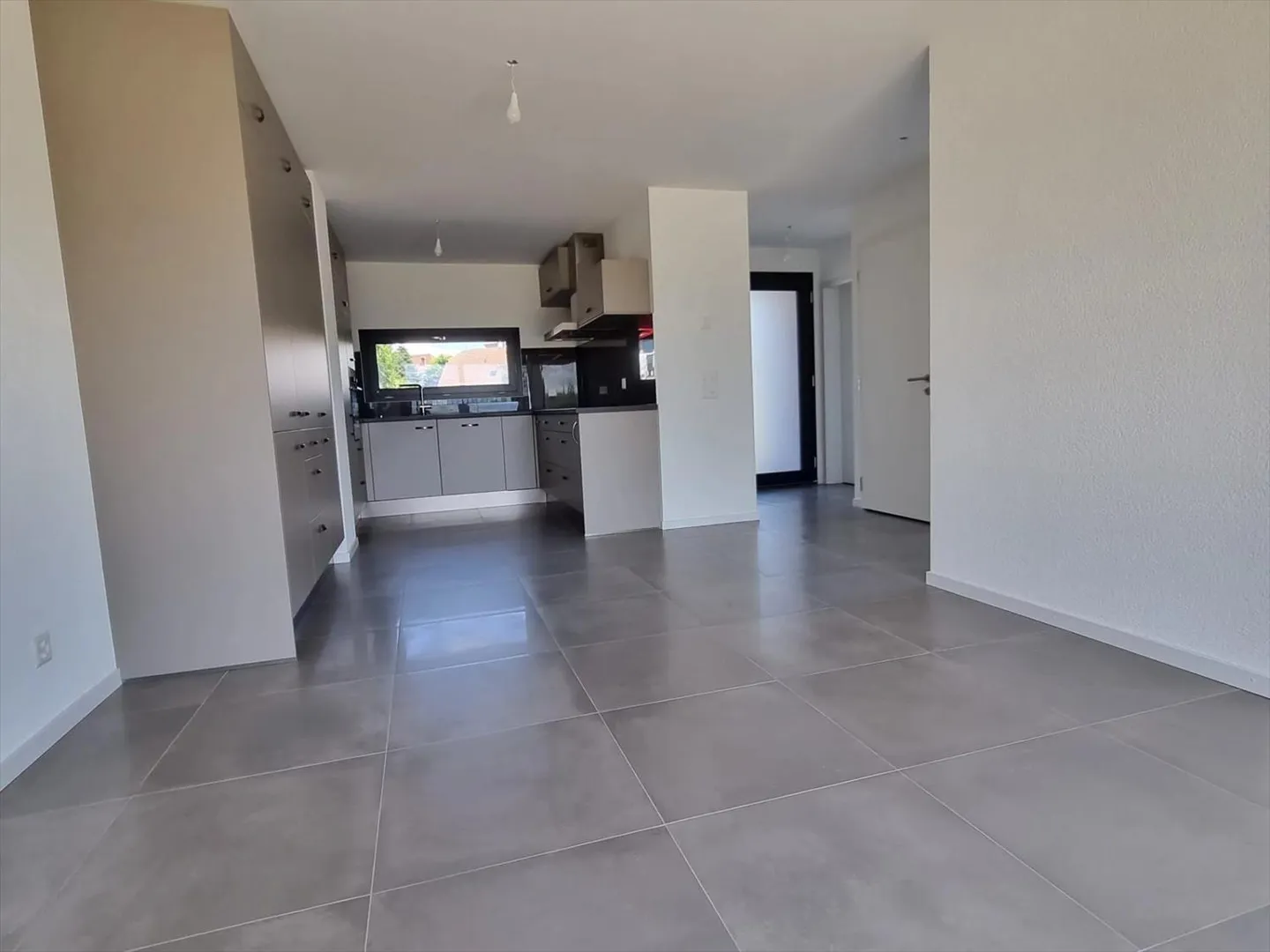 Costruzione recente, casa di 5.5 stanze su 3 livelli - Foto 1 di 11