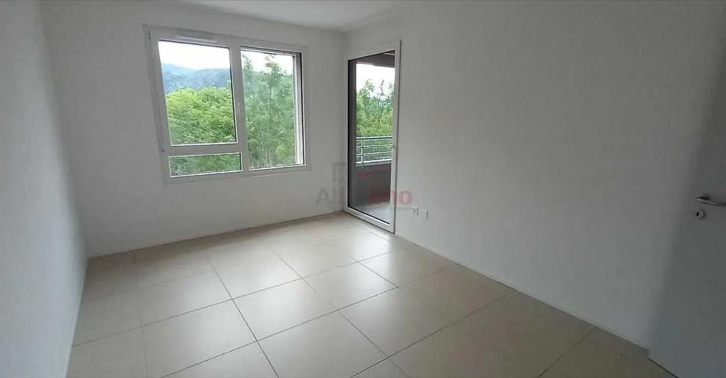 Modern Apartment with Scenic Views - Photo 8 of 12