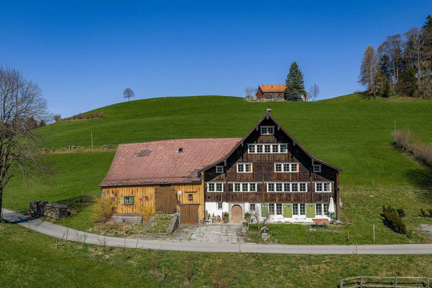 Historical Residential House with Barn and Forest - Photo 2 of 13