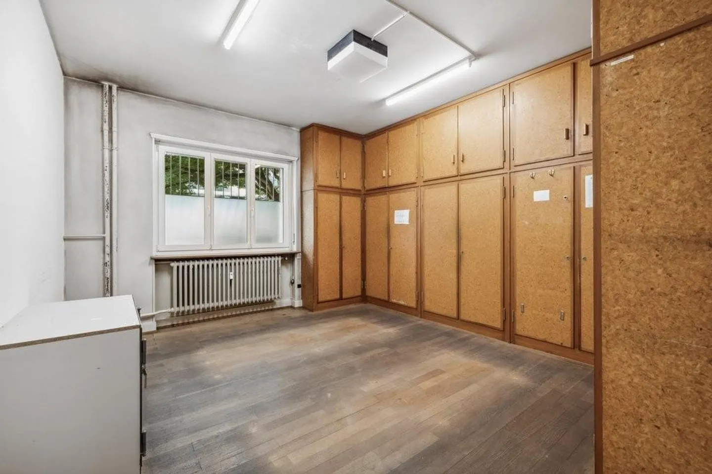 Belles locaux commerciaux/bureaux avec espace extérieur devant la propriété - Photo 8 sur 12