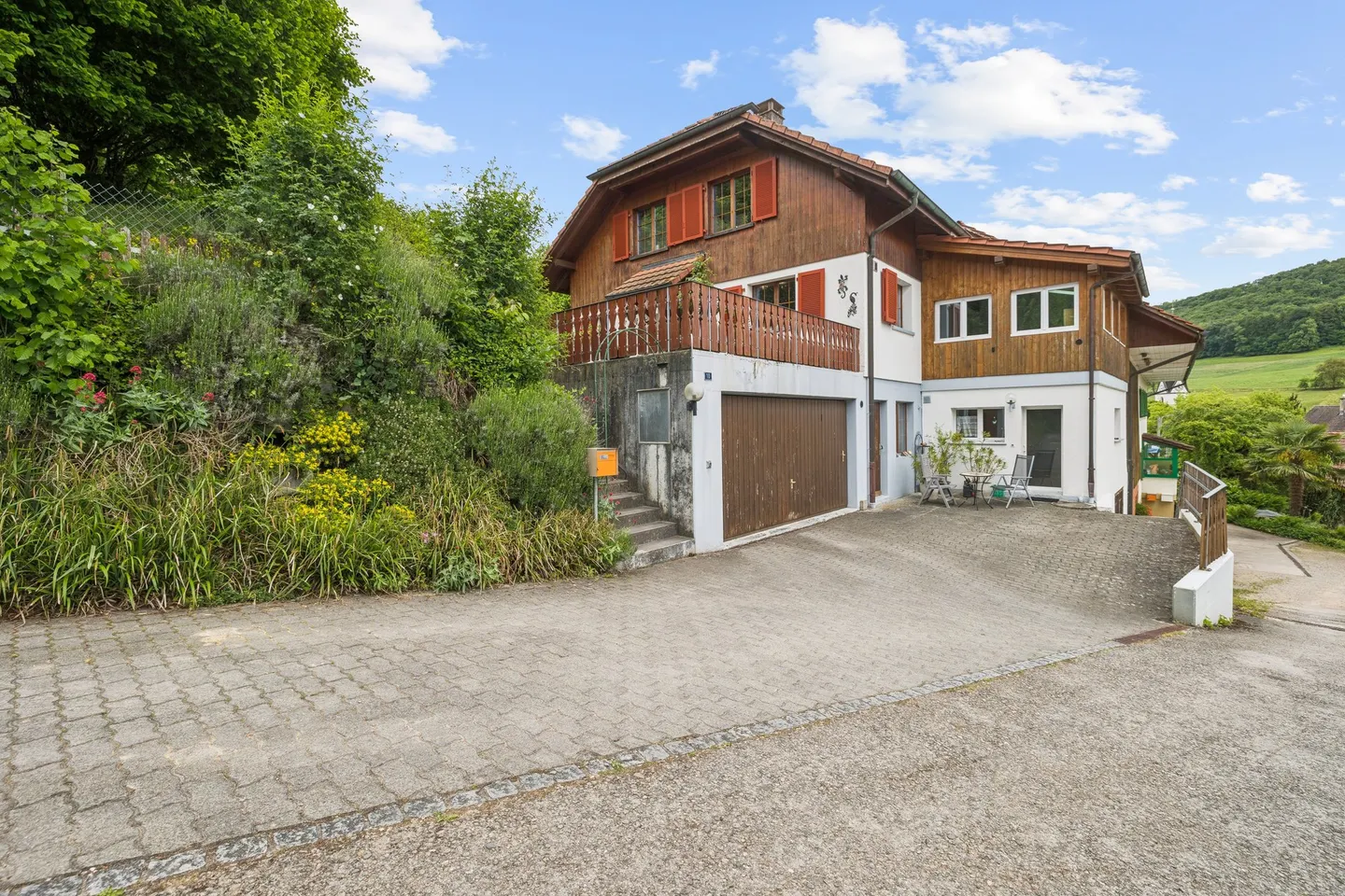 Exclusive single-family house with beautiful views - Photo 1 of 6