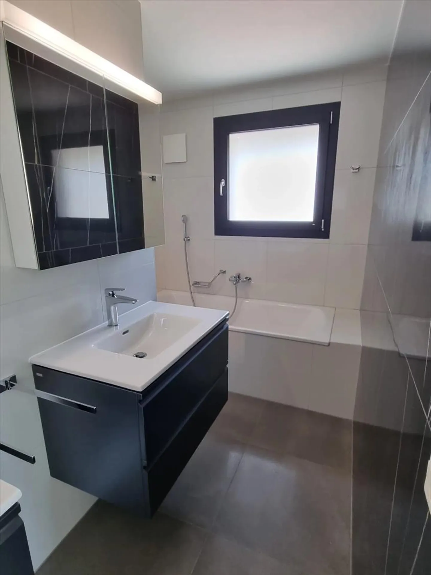 Costruzione recente, casa di 5.5 stanze su 3 livelli - Foto 10 di 11