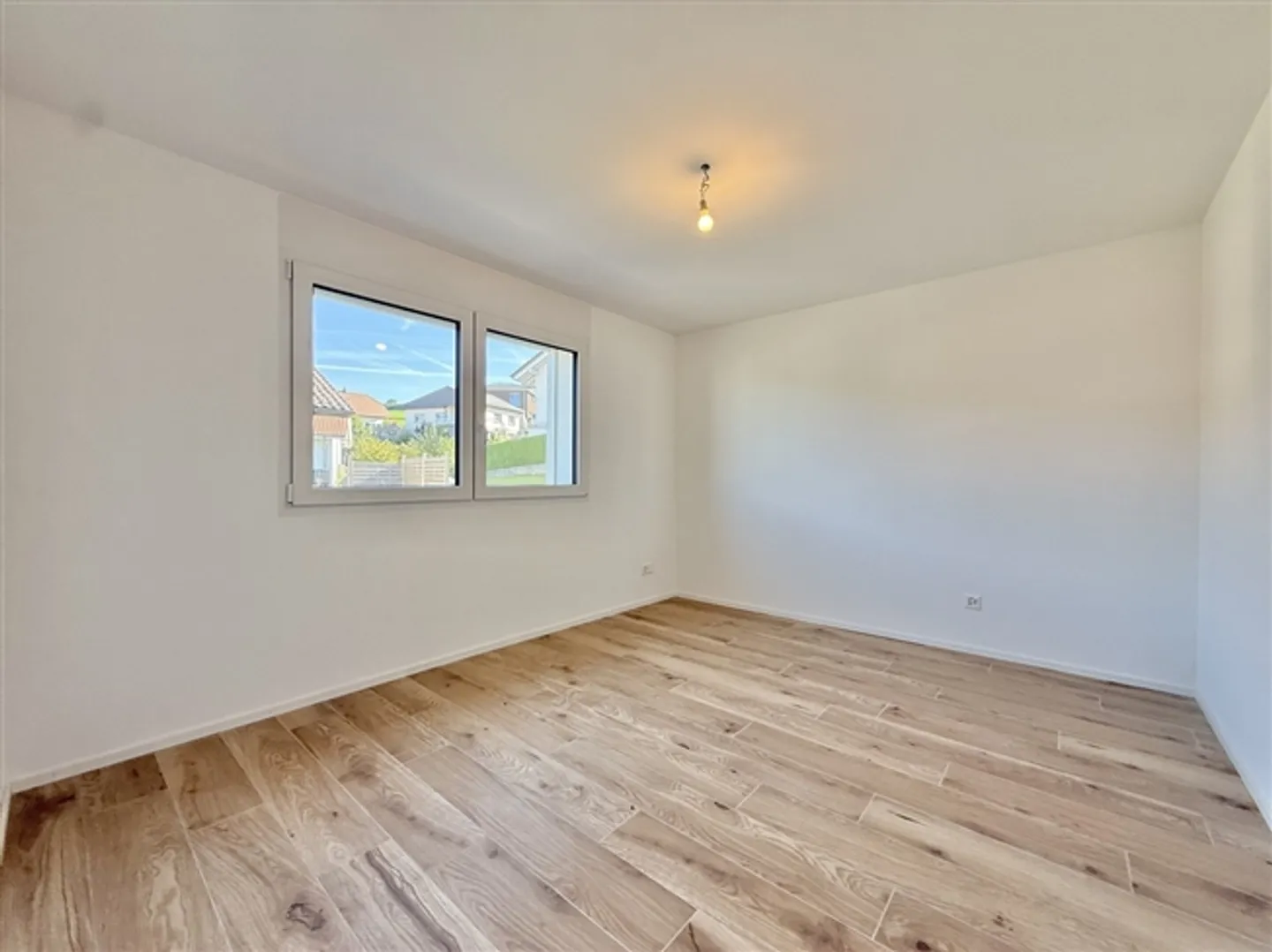 Neue und moderne Villa mit 2,5 unabhängigen Zimmern, grüne Umgebung - Foto 5 von 20