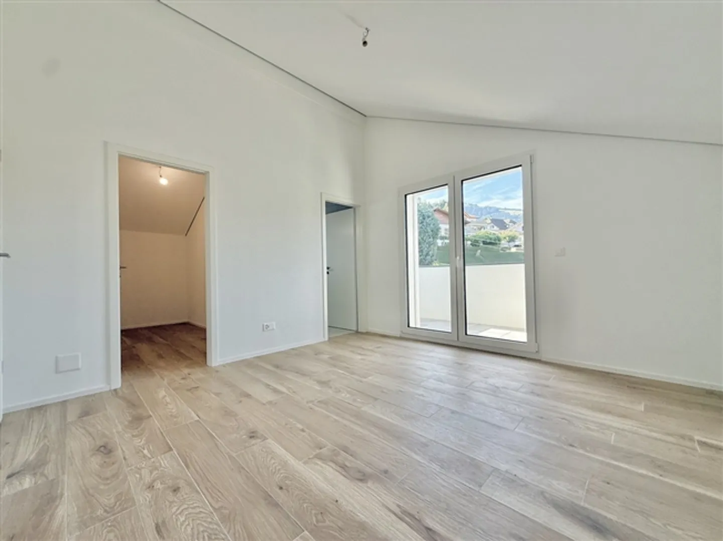 Neue und moderne Villa mit 2,5 unabhängigen Zimmern, grüne Umgebung - Foto 8 von 20