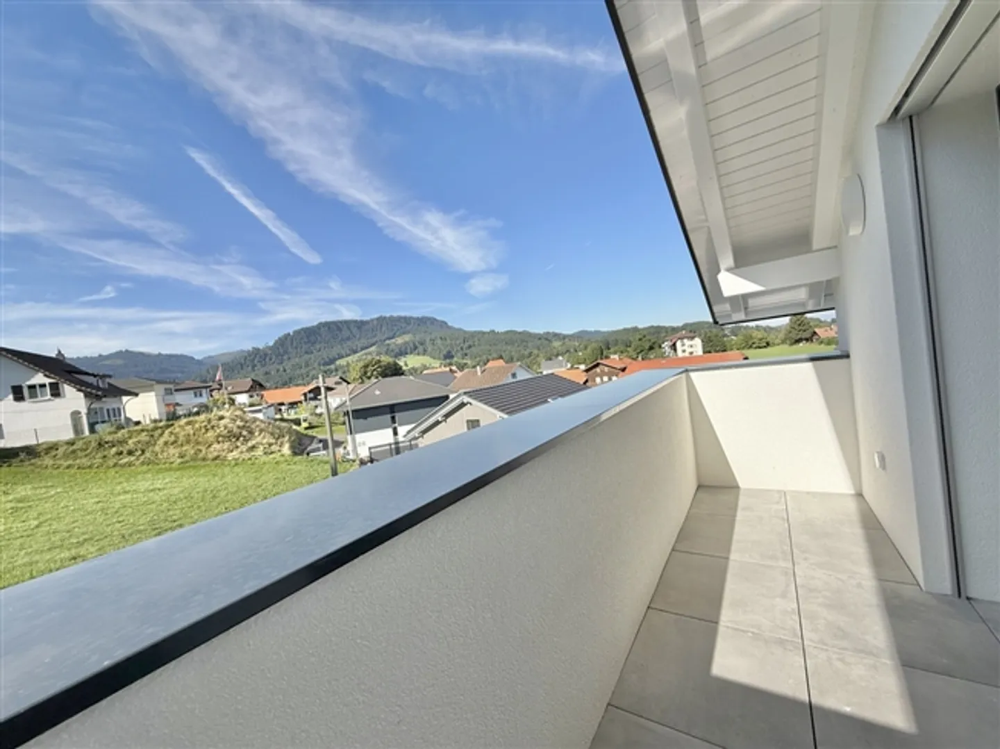 Neue und moderne Villa mit 2,5 unabhängigen Zimmern, grüne Umgebung - Foto 11 von 20