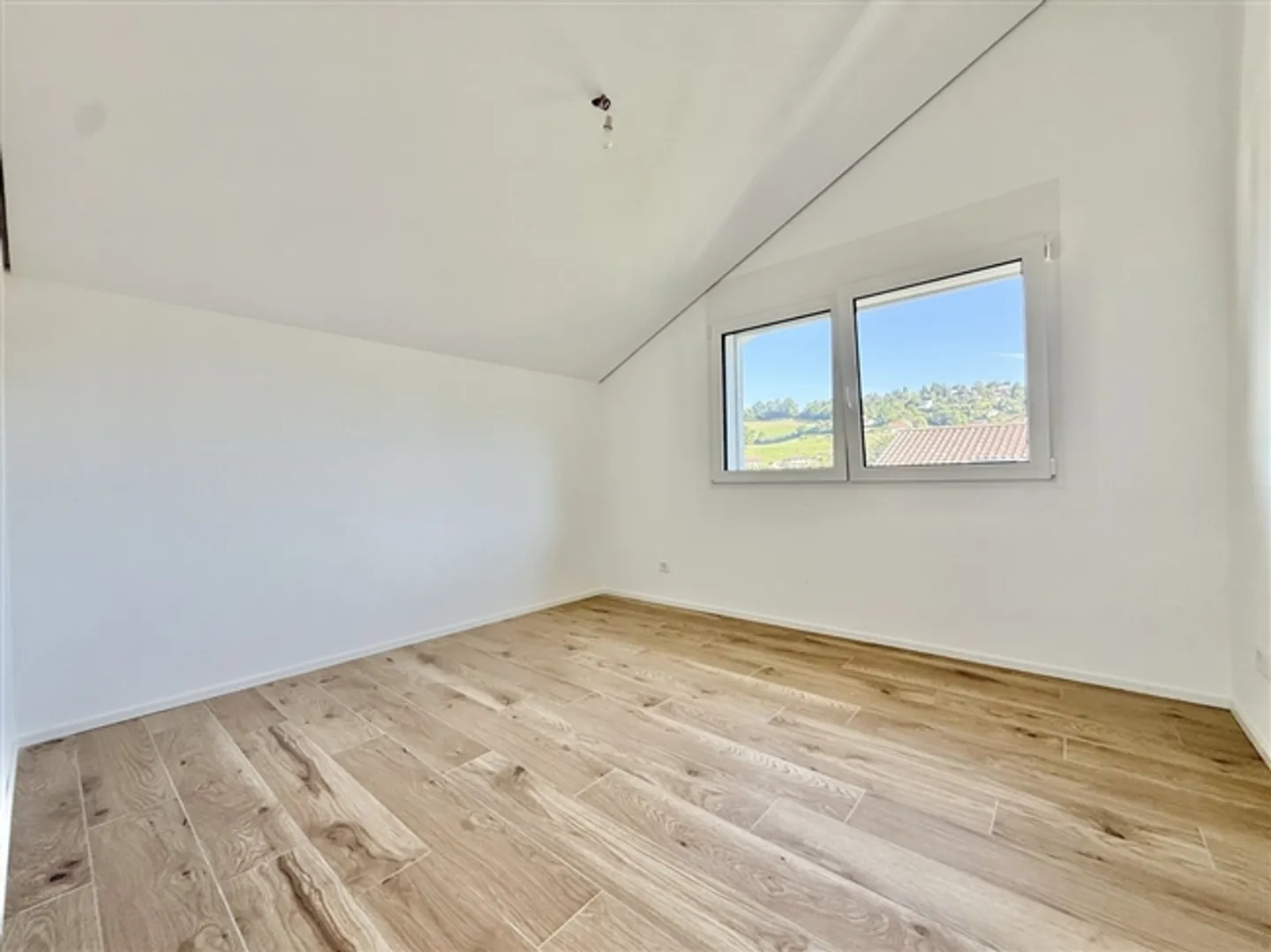 Neue und moderne Villa mit 2,5 unabhängigen Zimmern, grüne Umgebung - Foto 14 von 20