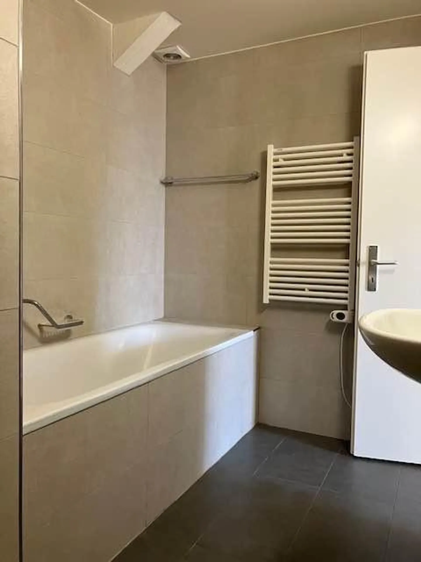 RARE PEARL: 5.5-room attic in Eaux-Vives - Photo 8 of 9