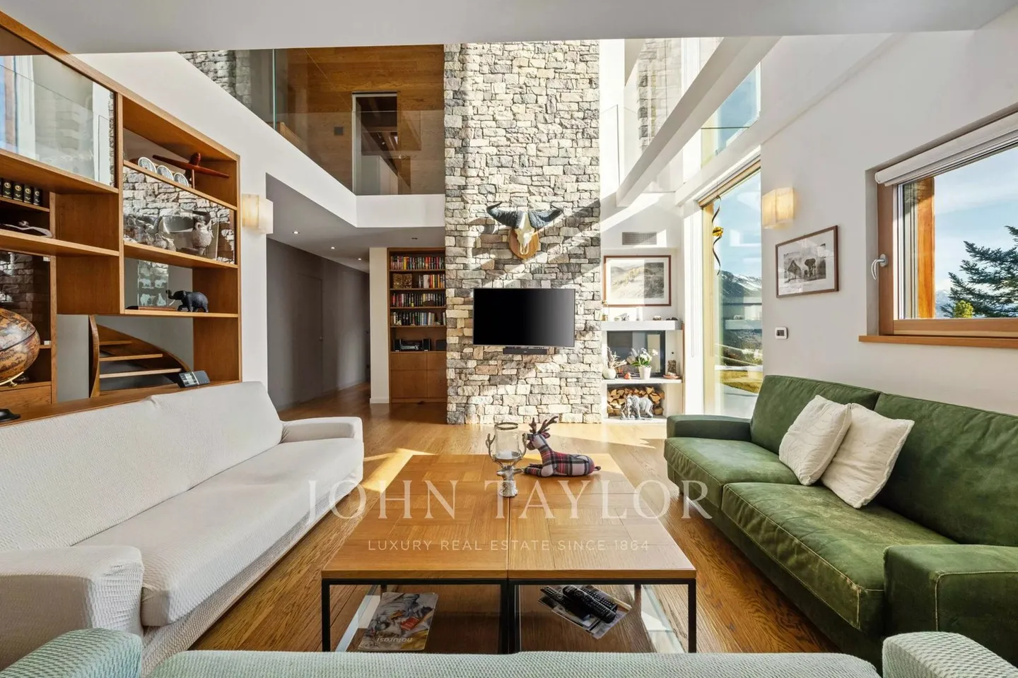 Magnificent contemporaines Chalet mit Blick auf die Alpen, schwimmbares Grundstück, Aufzug. - Foto 3 di 13