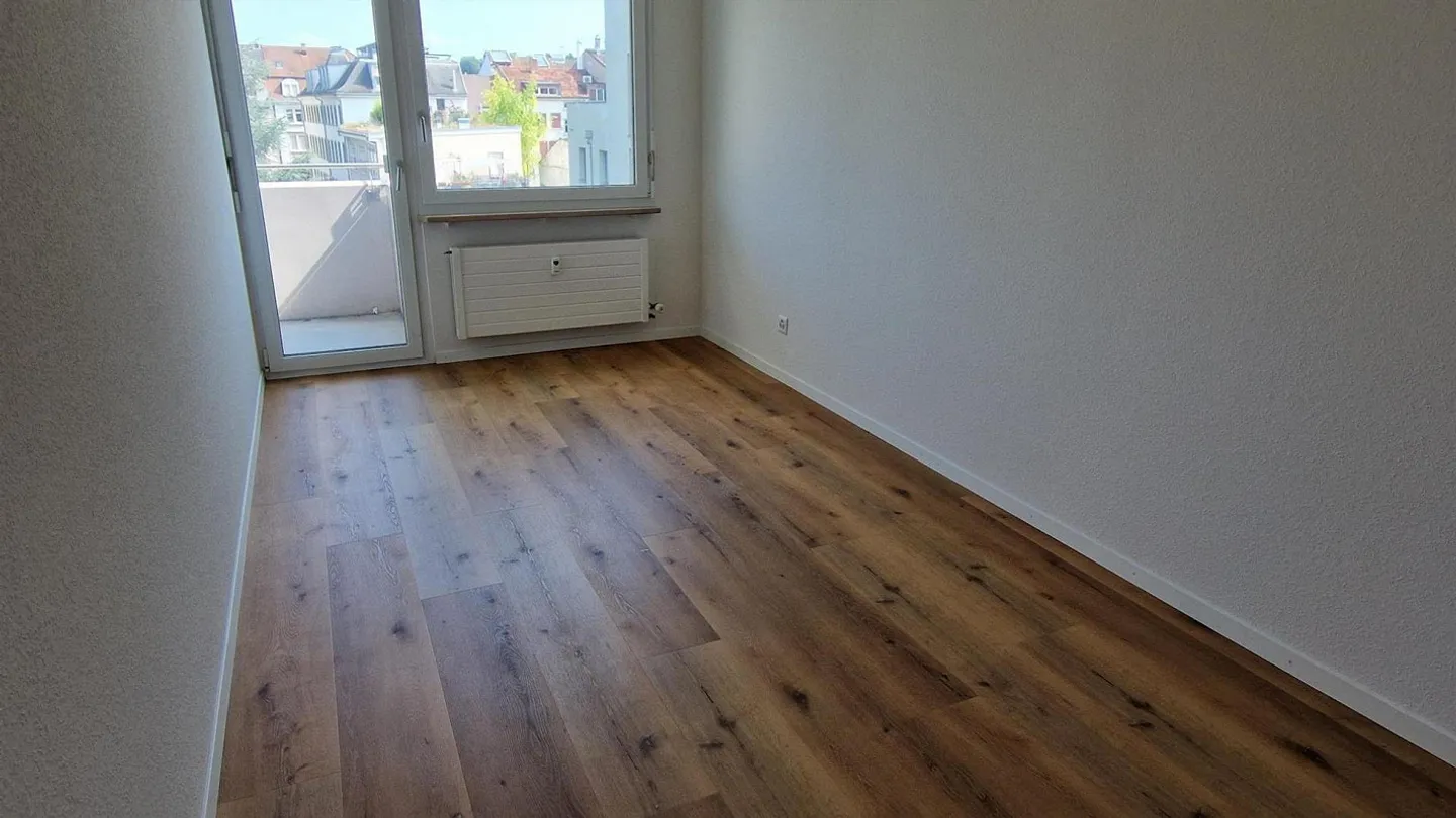 Ampio appartamento di 4,5 stanze con terrazza e camino - Foto 6 di 9